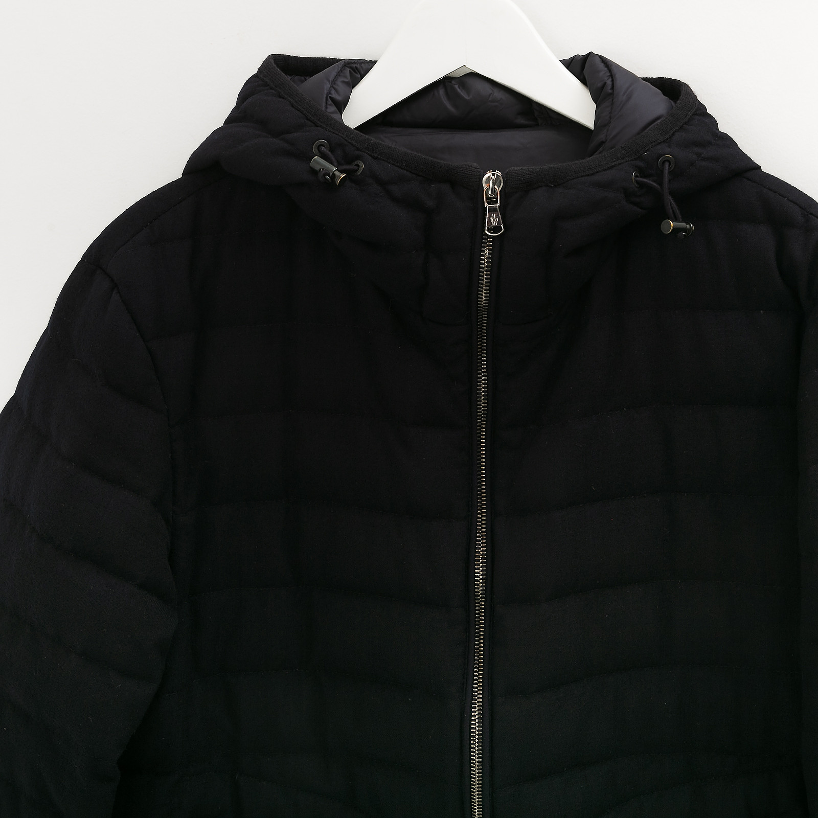 Пуховик синего цвета Moncler - фото из каталога магазина брендовой одежды Second Friend Store Пуховик Moncler - купить оригинал в секонд-хенде SFS - 3