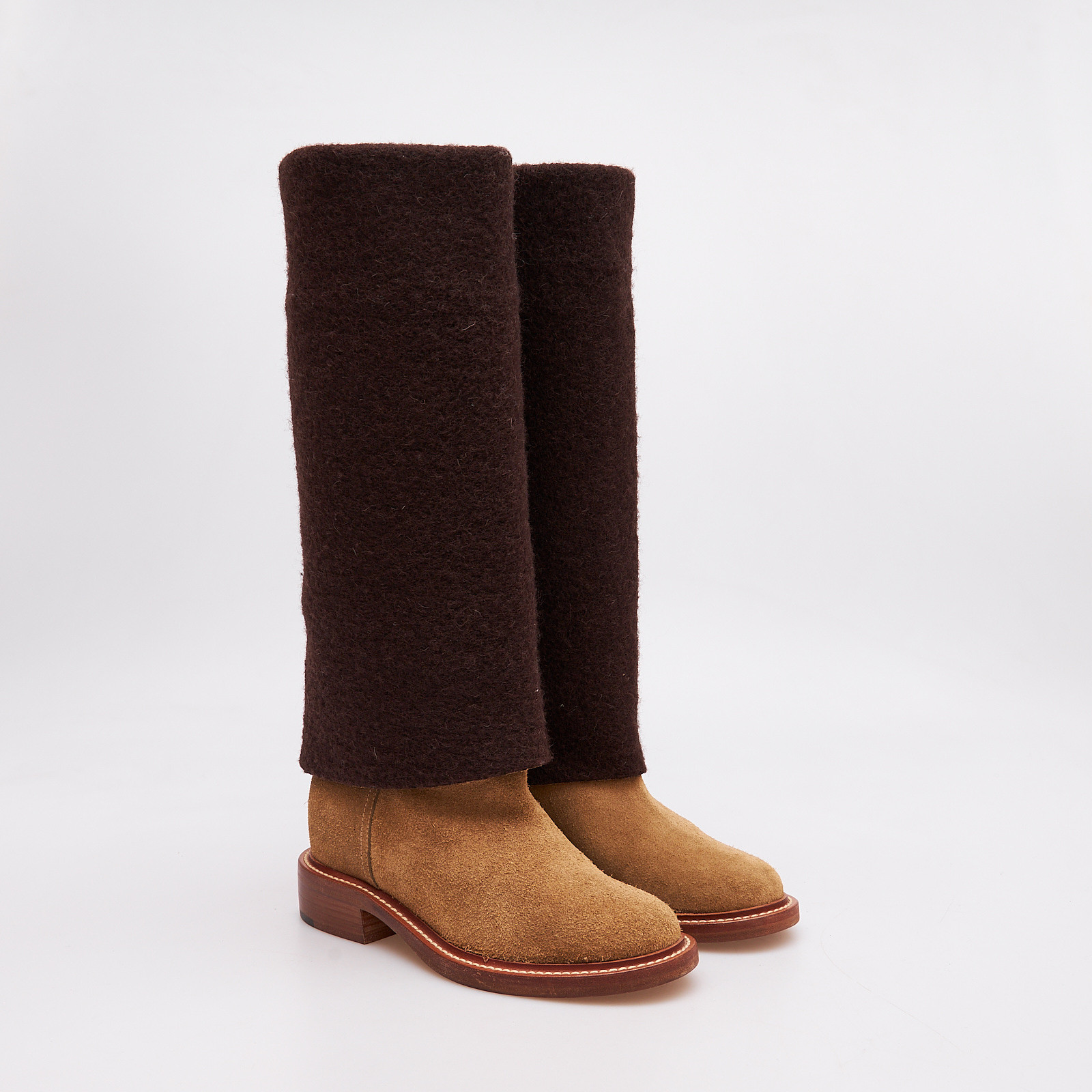 Сапоги коричневого цвета Chanel - фото из каталога магазина брендовой одежды Second Friend Store Сапоги Chanel - купить оригинал в секонд-хенде SFS - 2