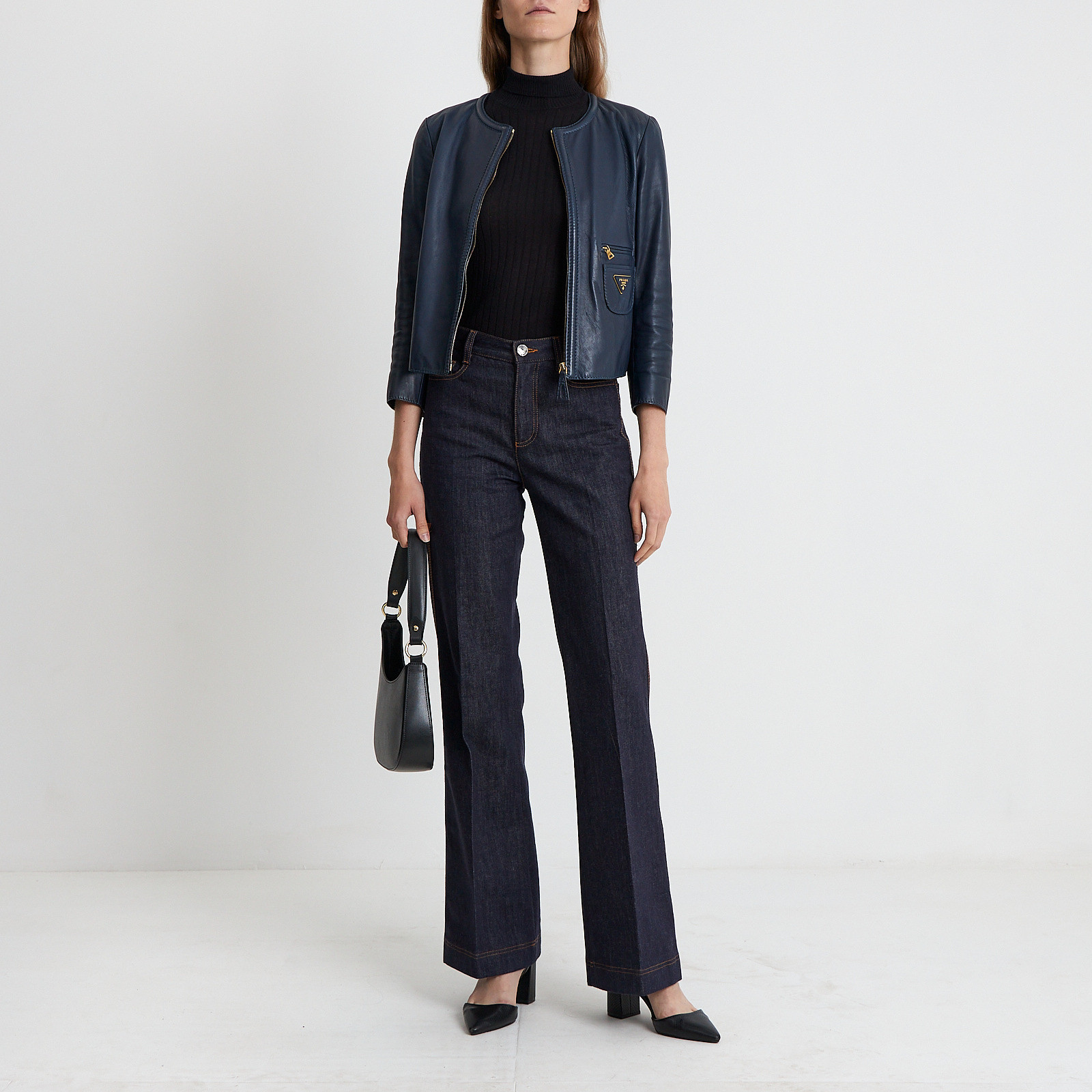 Куртка синего цвета Prada - фото из каталога магазина брендовой одежды Second Friend Store Куртка Prada - купить оригинал в секонд-хенде SFS - 2