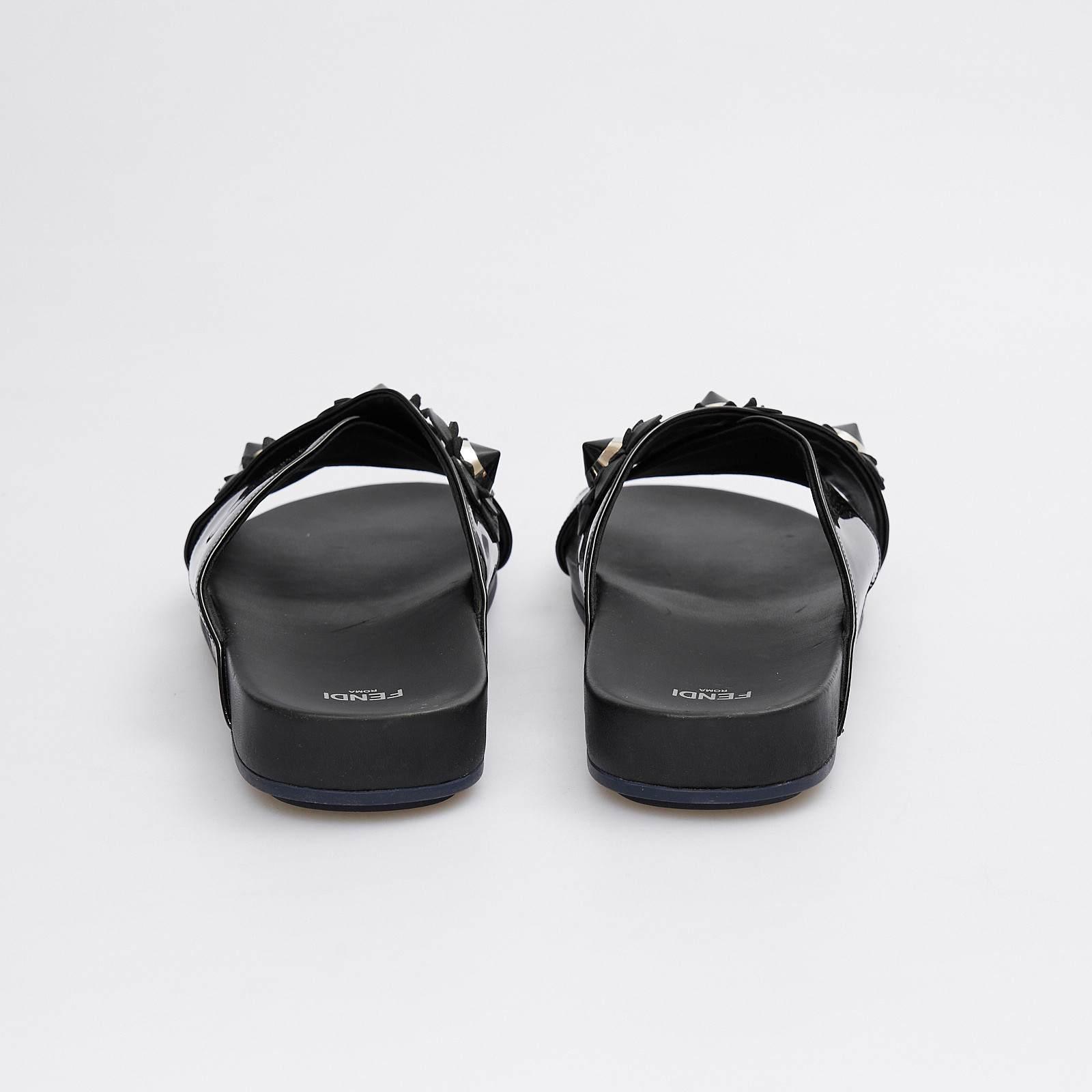 Сандалии черного цвета Fendi - фото из каталога магазина брендовой одежды Second Friend Store Сандалии Fendi - купить оригинал в секонд-хенде SFS - 3