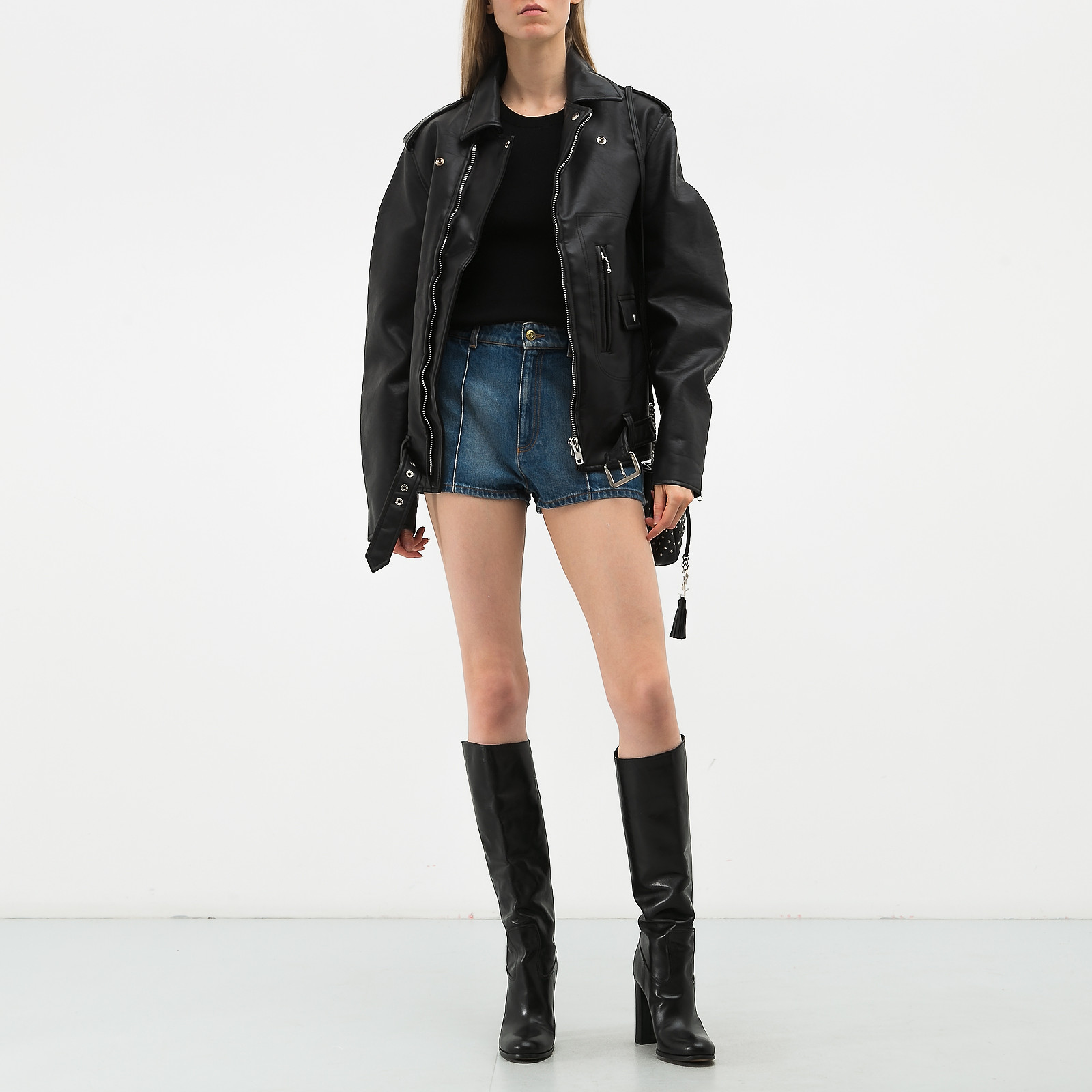 Шорты голубого цвета Alexander McQueen - фото из каталога магазина брендовой одежды Second Friend Store Шорты Alexander McQueen - купить оригинал в секонд-хенде SFS - 2