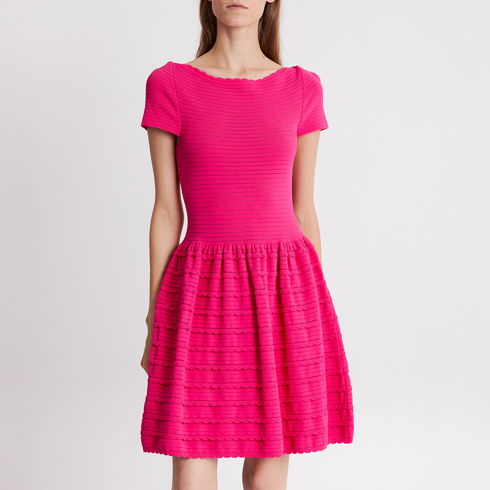 Платье розового цвета Valentino - фото из каталога магазина брендовой одежды Second Friend Store Платье Valentino - купить оригинал в секонд-хенде SFS - 1