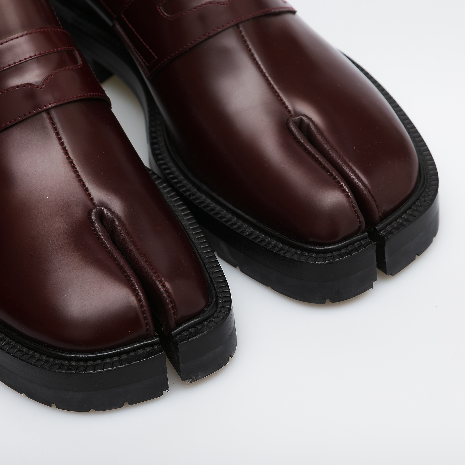 Лоферы бордового цвета Maison Martin Margiela - фото из каталога магазина брендовой одежды Second Friend Store Лоферы Maison Martin Margiela - купить оригинал в секонд-хенде SFS - 4