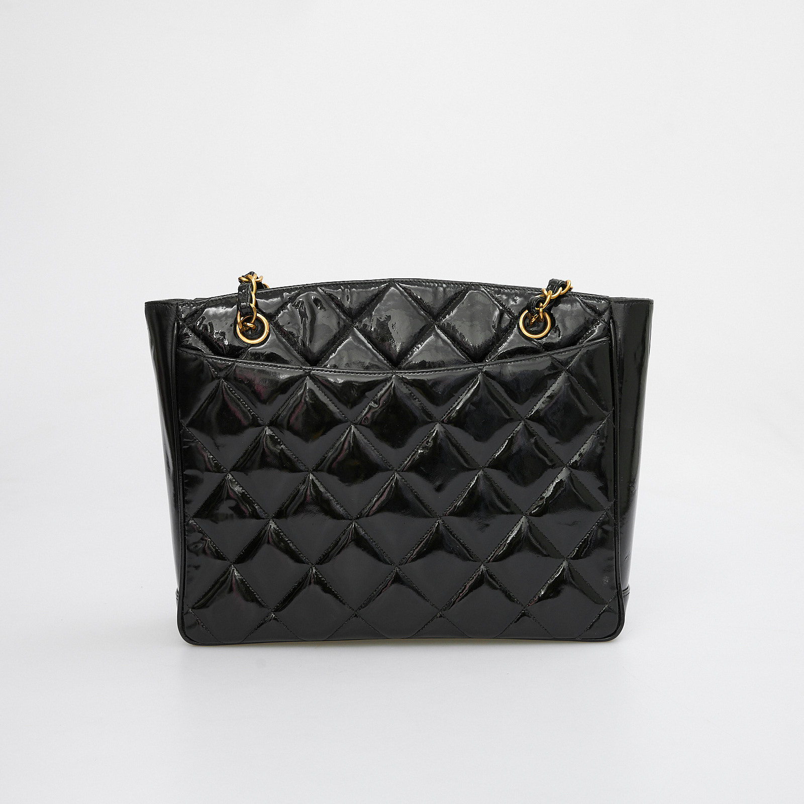 Сумка  черного цвета Chanel - фото из каталога магазина брендовой одежды Second Friend Store Сумка Chanel - купить оригинал в секонд-хенде SFS - 4