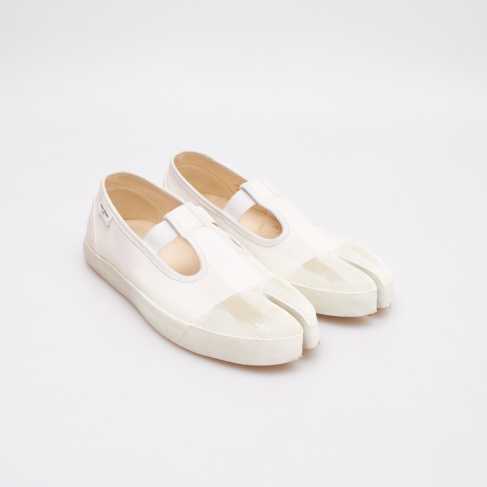 Кеды белого цвета Maison Margiela - фото из каталога магазина брендовой одежды Second Friend Store Кеды Maison Margiela - купить оригинал в секонд-хенде SFS - 2