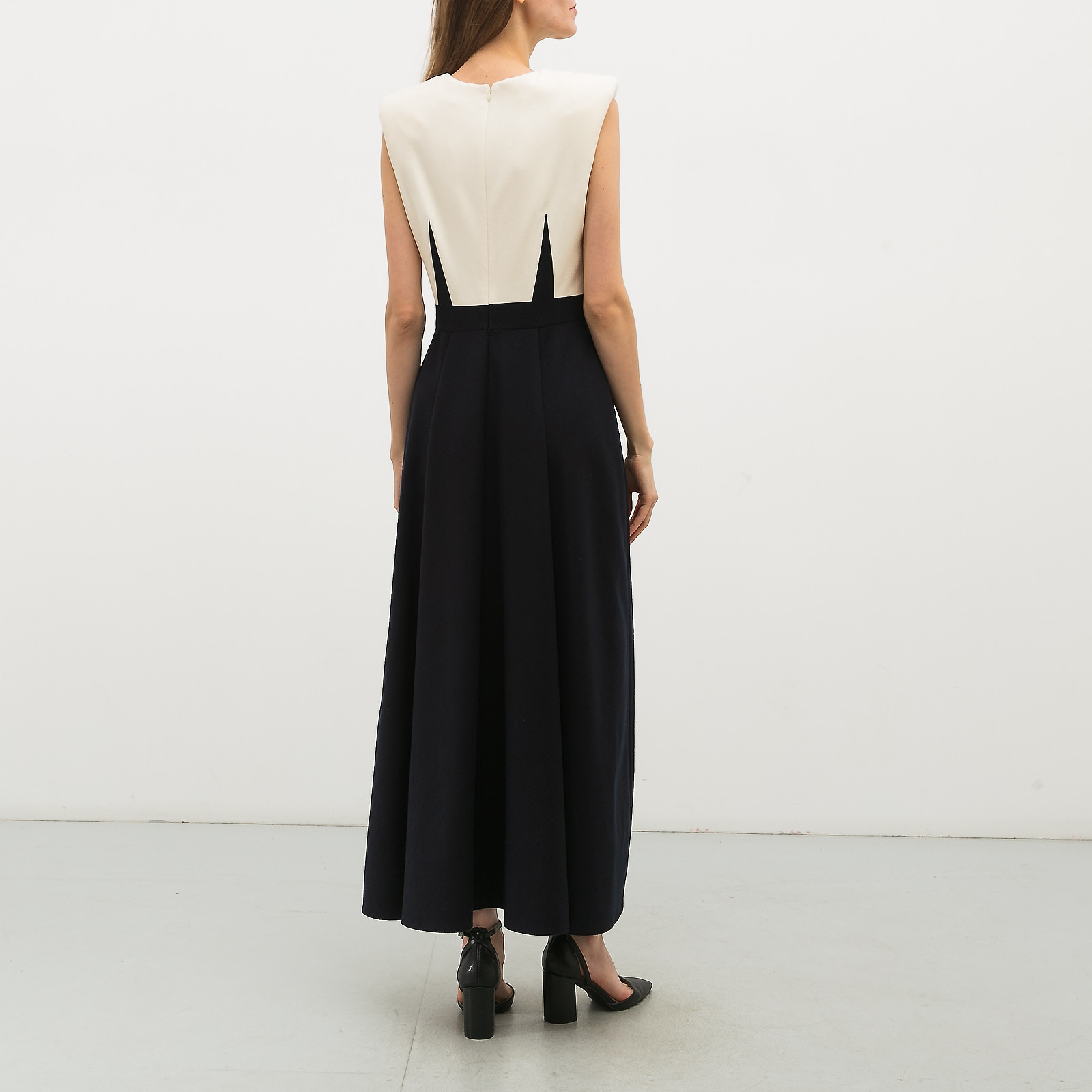 Платье синего цвета Alexander McQueen - фото из каталога магазина брендовой одежды Second Friend Store Платье Alexander McQueen - купить оригинал в секонд-хенде SFS - 2