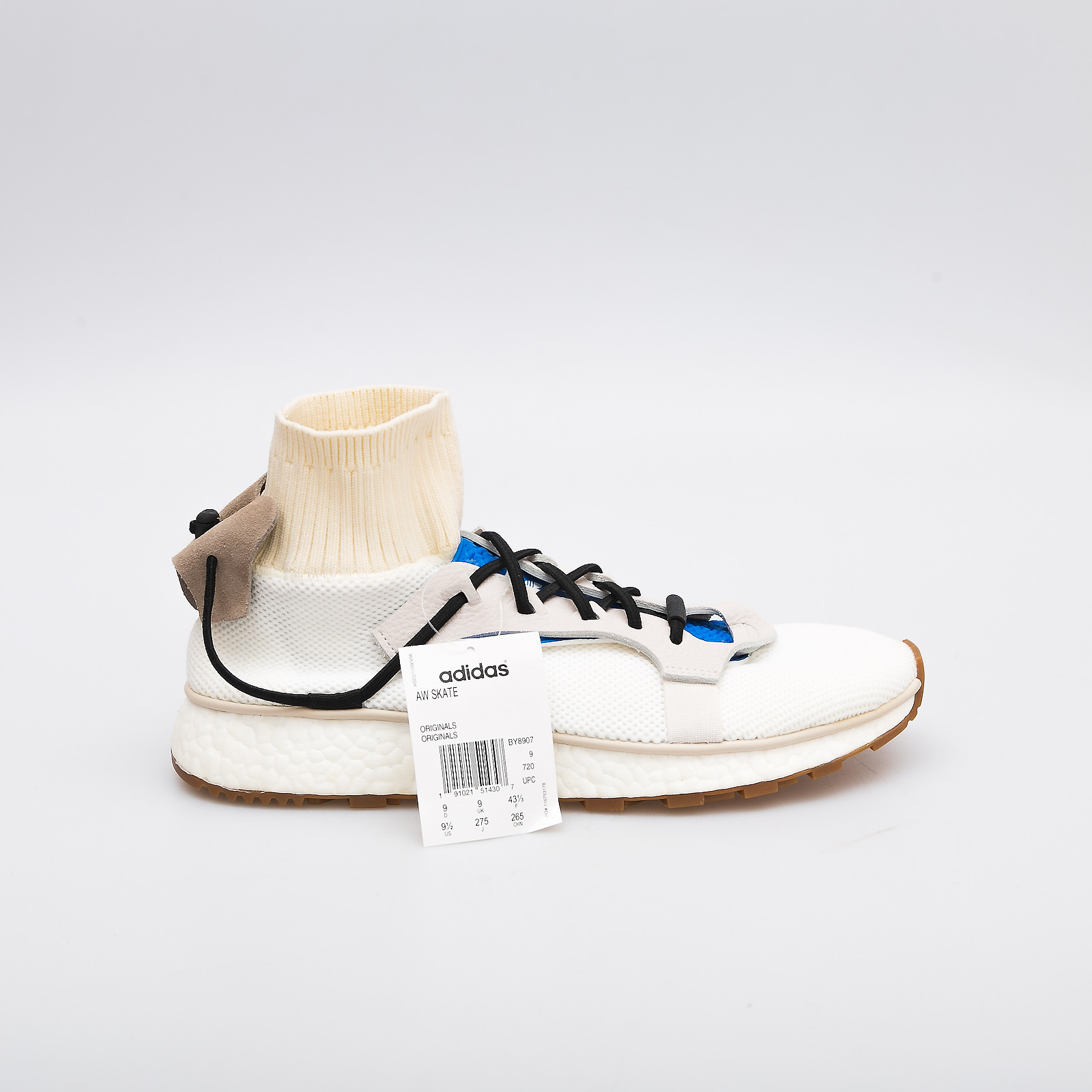 Кроссовки Adidas х белого цвета Alexander Wang - фото из каталога магазина брендовой одежды Second Friend Store Кроссовки Adidas х Alexander Wang - купить оригинал в секонд-хенде SFS - 1