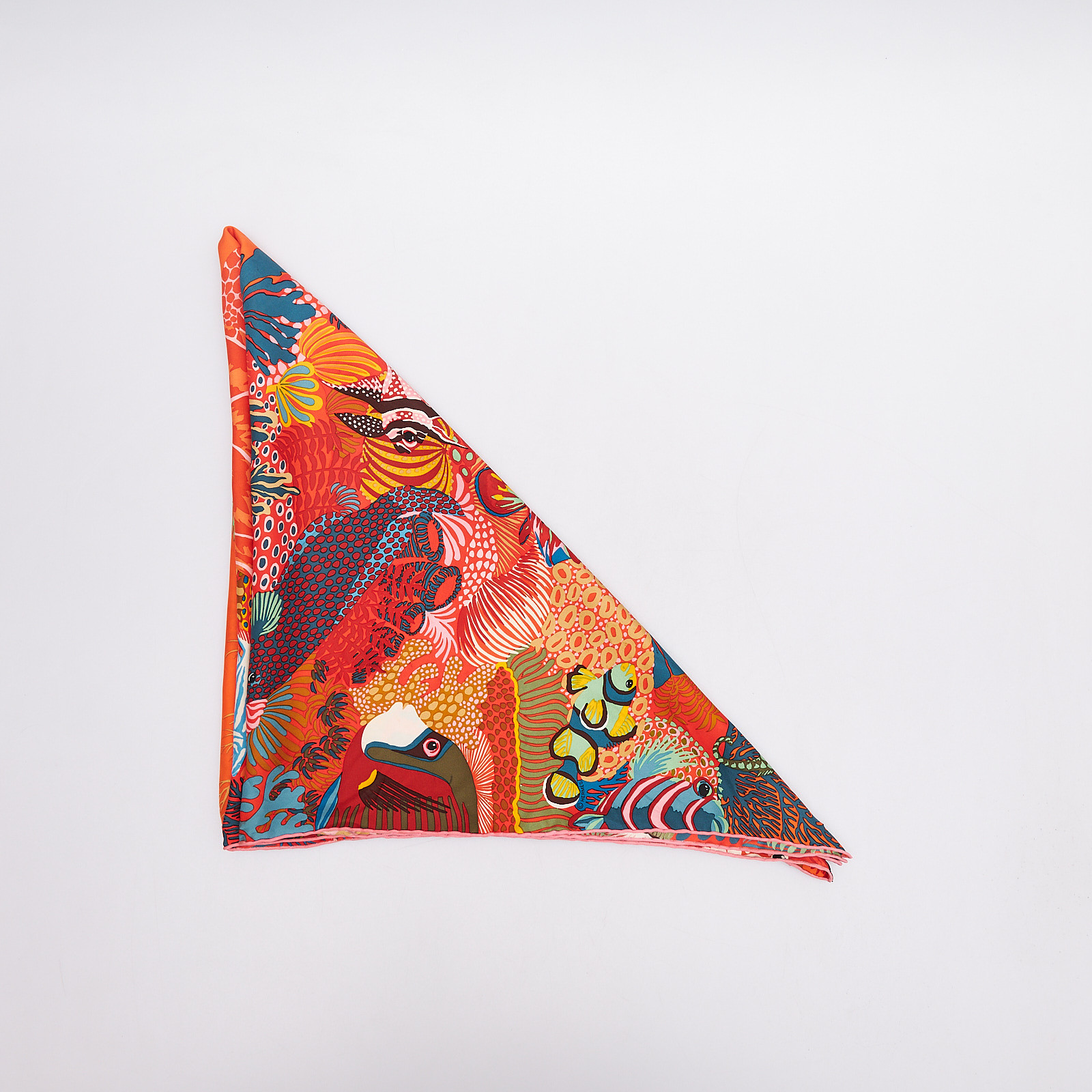 Платок оранжевого цвета Hermes - фото из каталога магазина брендовой одежды Second Friend Store Платок Hermes - купить оригинал в секонд-хенде SFS - 1