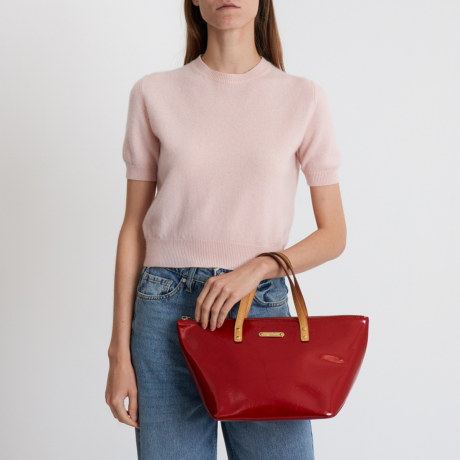 Сумка  красного цвета Louis Vuitton - фото из каталога магазина брендовой одежды Second Friend Store Сумка Louis Vuitton - купить оригинал в секонд-хенде SFS - 2