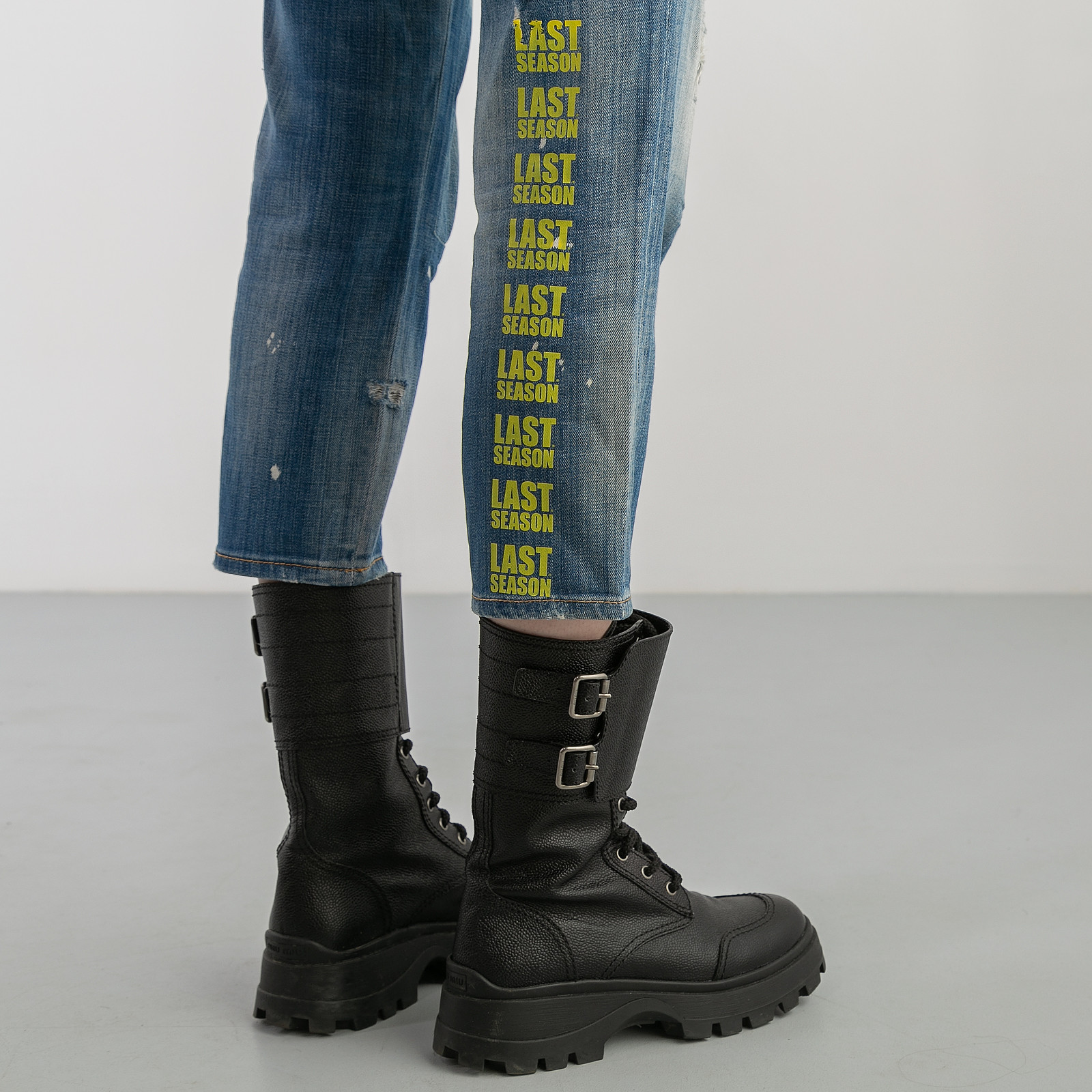 Джинсы голубого цвета Tigran Avetisyan x SFS - фото из каталога магазина брендовой одежды Second Friend Store Джинсы Tigran Avetisyan x SFS - купить оригинал в секонд-хенде SFS - 4