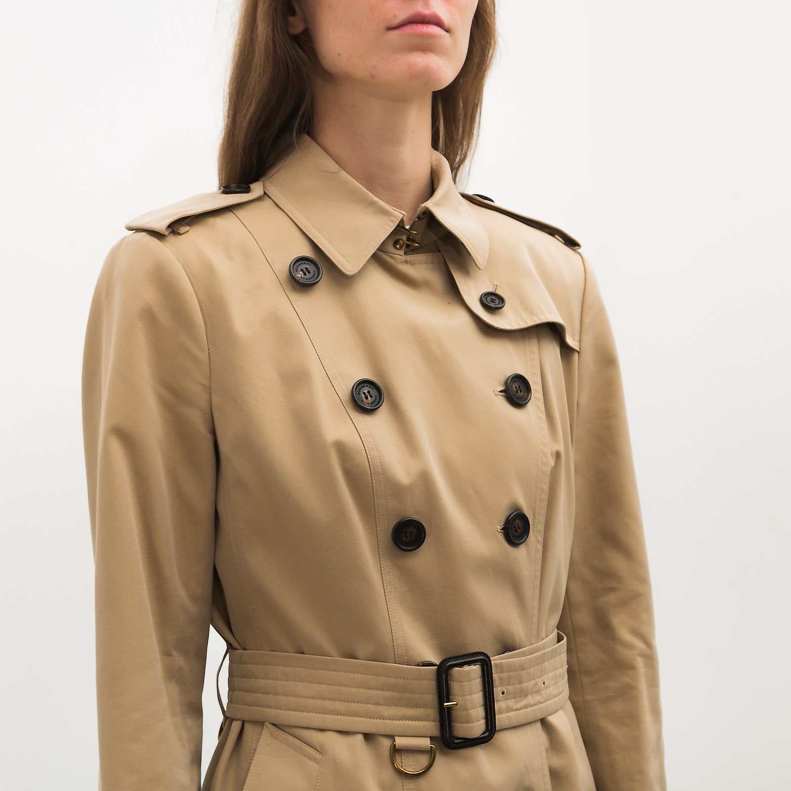 Плащ бежевого цвета Burberry - фото из каталога магазина брендовой одежды Second Friend Store Плащ Burberry - купить оригинал в секонд-хенде SFS - 4