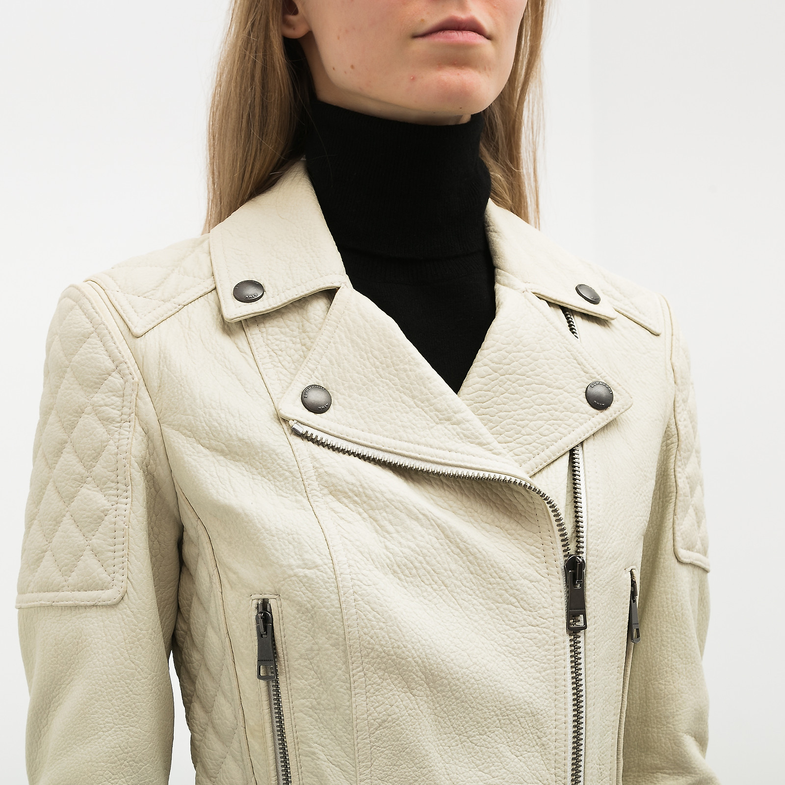 Куртка кожаная бежевого цвета Burberry Brit - фото из каталога магазина брендовой одежды Second Friend Store Куртка кожаная Burberry Brit - купить оригинал в секонд-хенде SFS - 4