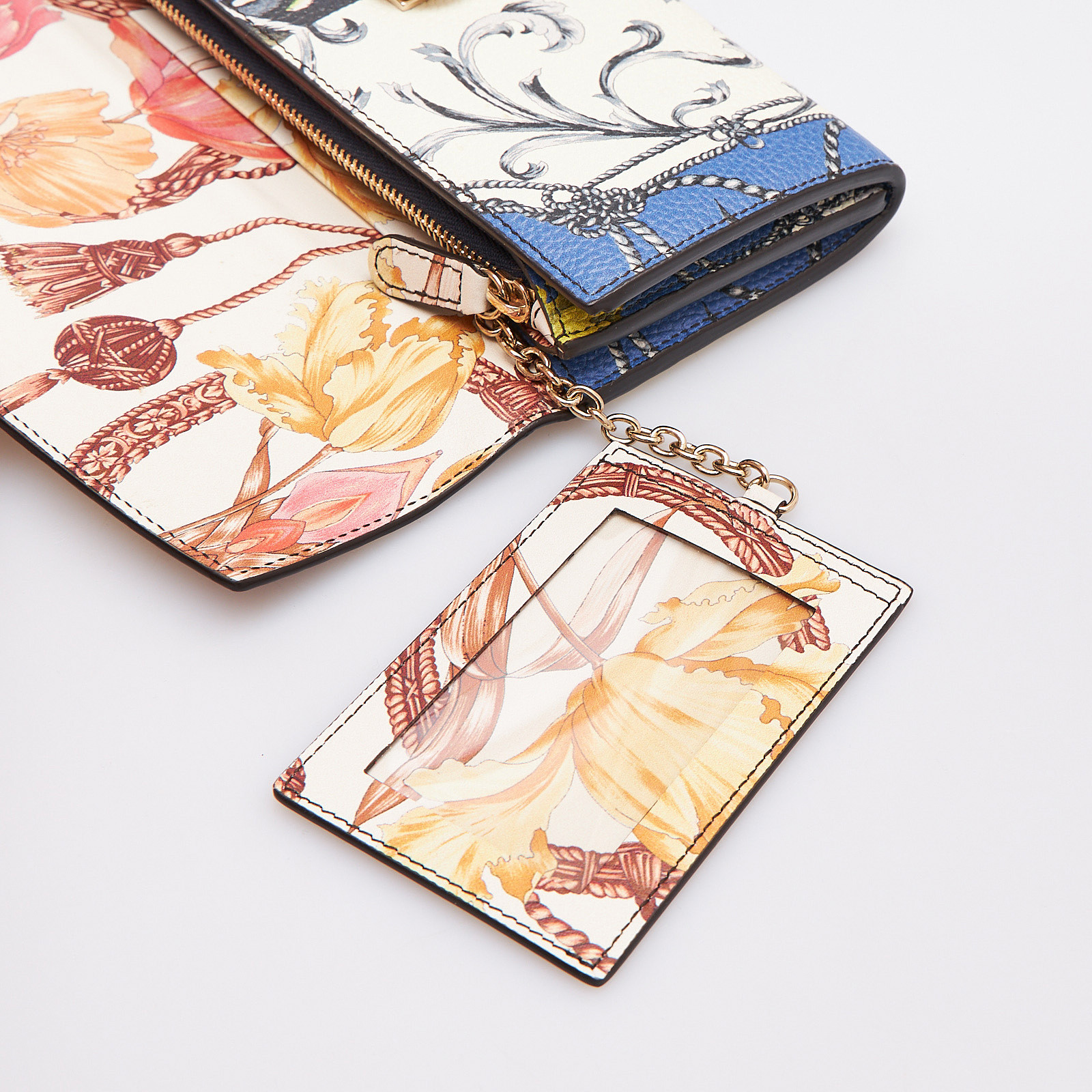 Кошелек синего цвета Salvatore Ferragamo - фото из каталога магазина брендовой одежды Second Friend Store Кошелек Salvatore Ferragamo - купить оригинал в секонд-хенде SFS - 5