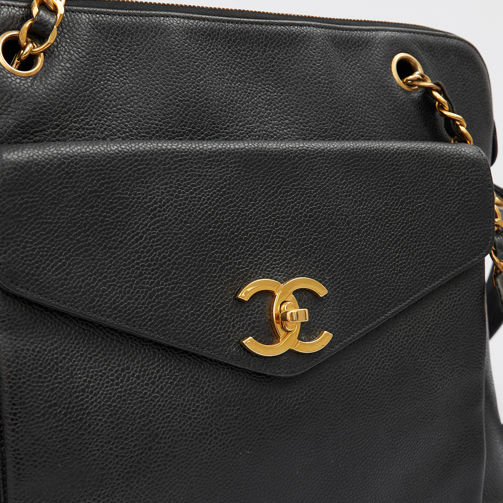 Сумка черного цвета Chanel - фото из каталога магазина брендовой одежды Second Friend Store Сумка Chanel - купить оригинал в секонд-хенде SFS - 5