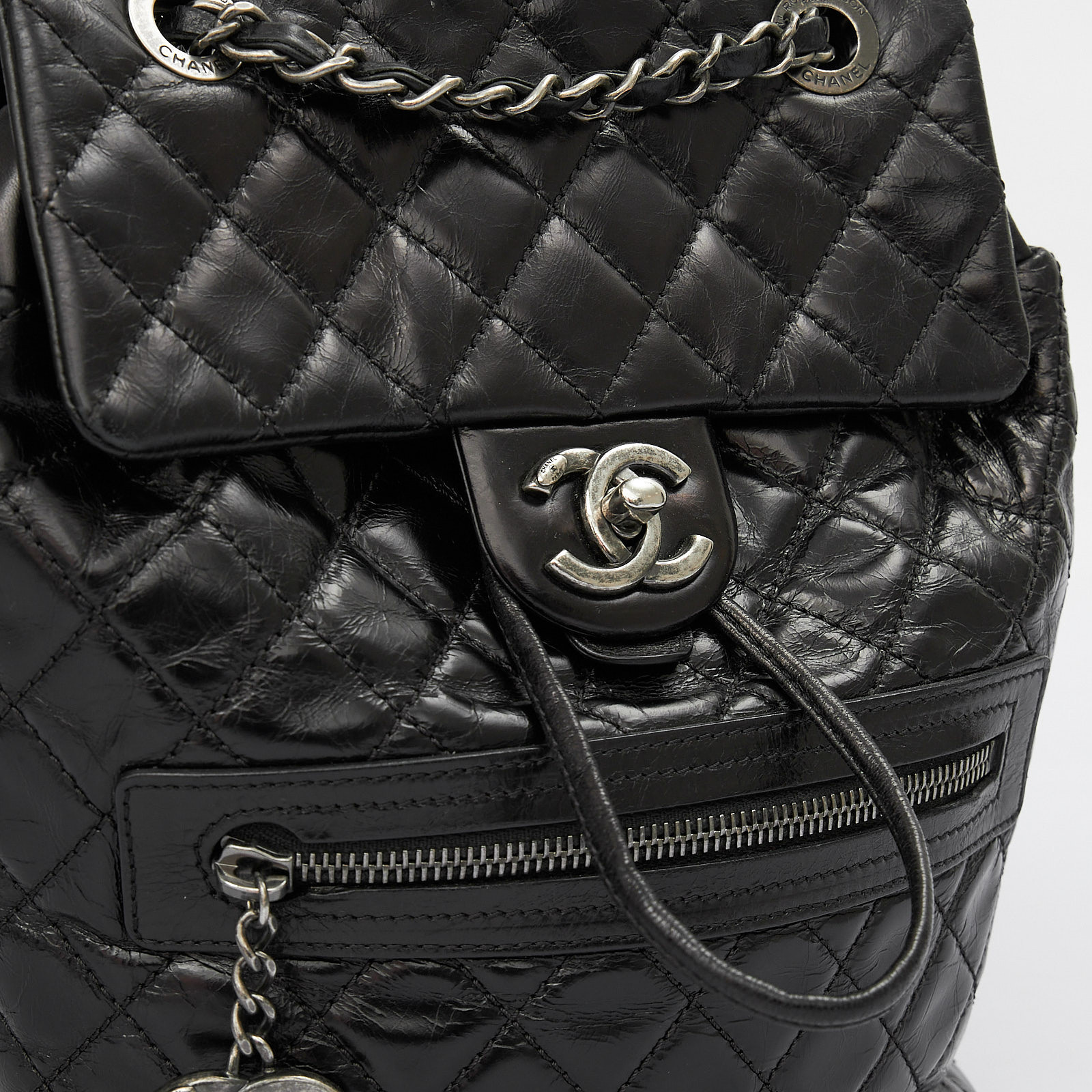 Рюкзак черного цвета Chanel - фото из каталога магазина брендовой одежды Second Friend Store Рюкзак Chanel - купить оригинал в секонд-хенде SFS - 5