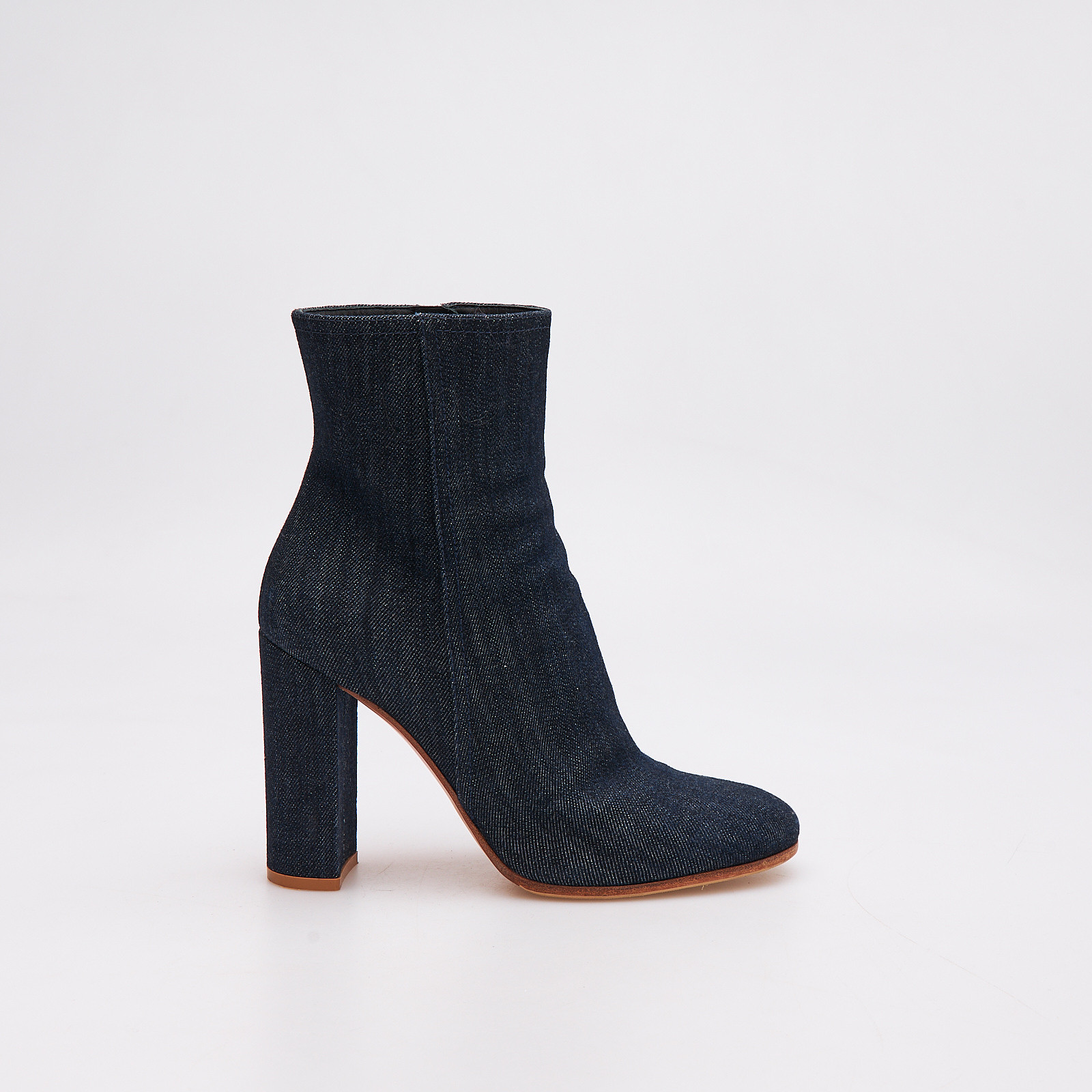 Ботильоны  синего цвета Gianvito Rossi - фото из каталога магазина брендовой одежды Second Friend Store Ботильоны Gianvito Rossi - купить оригинал в секонд-хенде SFS - 1