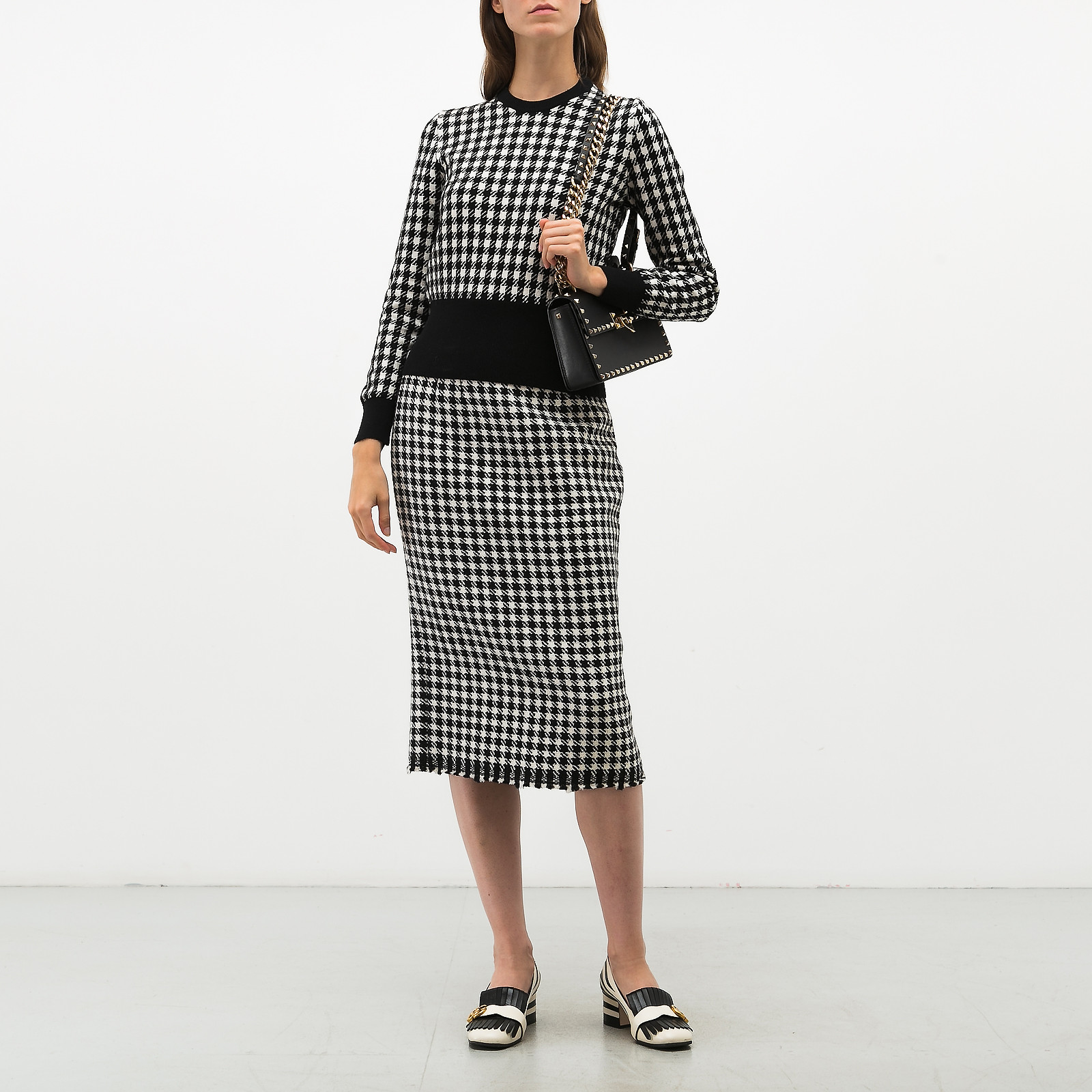 Свитер черного цвета Dolce&Gabbana - фото из каталога магазина брендовой одежды Second Friend Store Свитер Dolce&Gabbana - купить оригинал в секонд-хенде SFS - 2