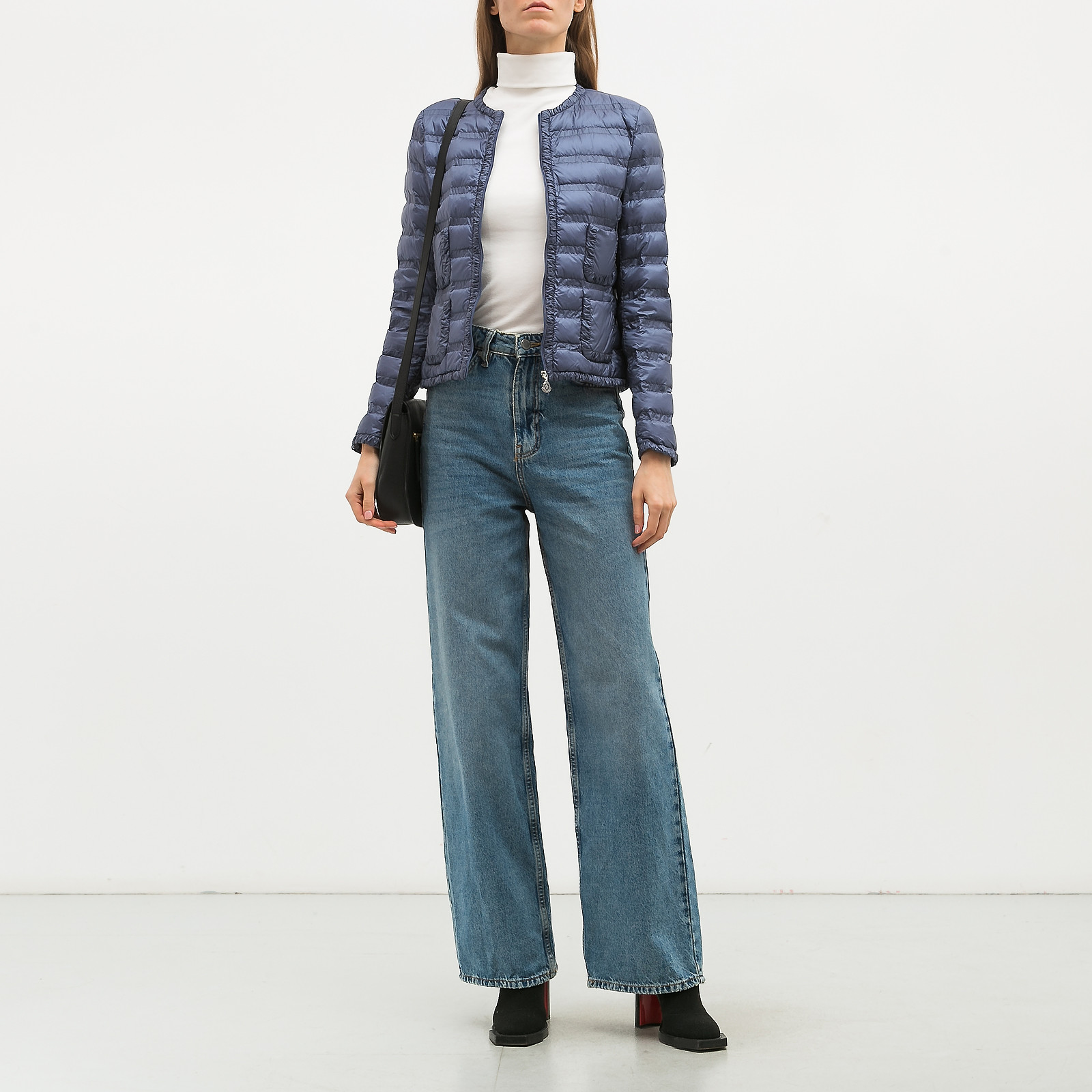 Куртка  синего цвета Moncler - фото из каталога магазина брендовой одежды Second Friend Store Куртка Moncler - купить оригинал в секонд-хенде SFS - 3