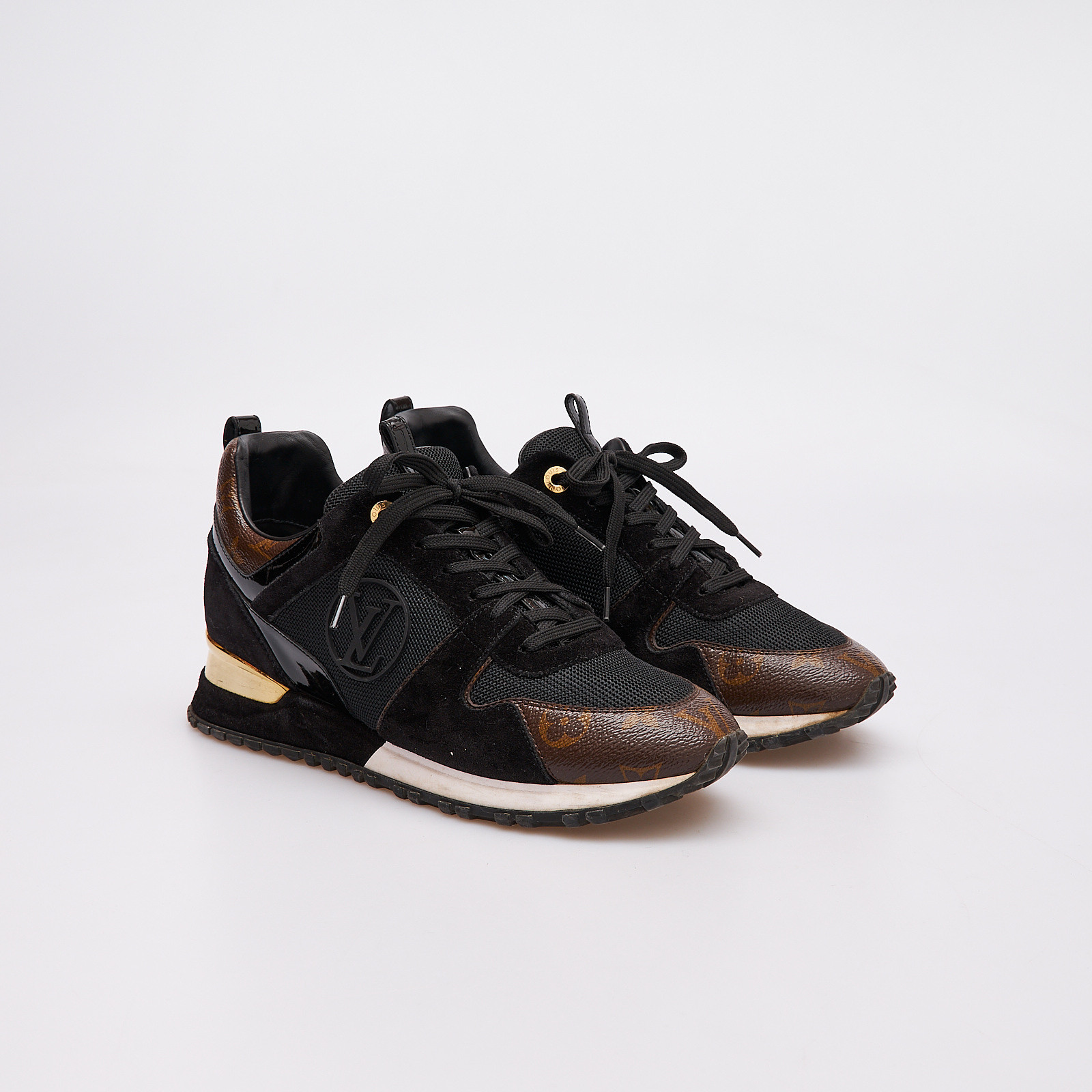 Кроссовки черного цвета Louis Vuitton - фото из каталога магазина брендовой одежды Second Friend Store Кроссовки Louis Vuitton - купить оригинал в секонд-хенде SFS - 2