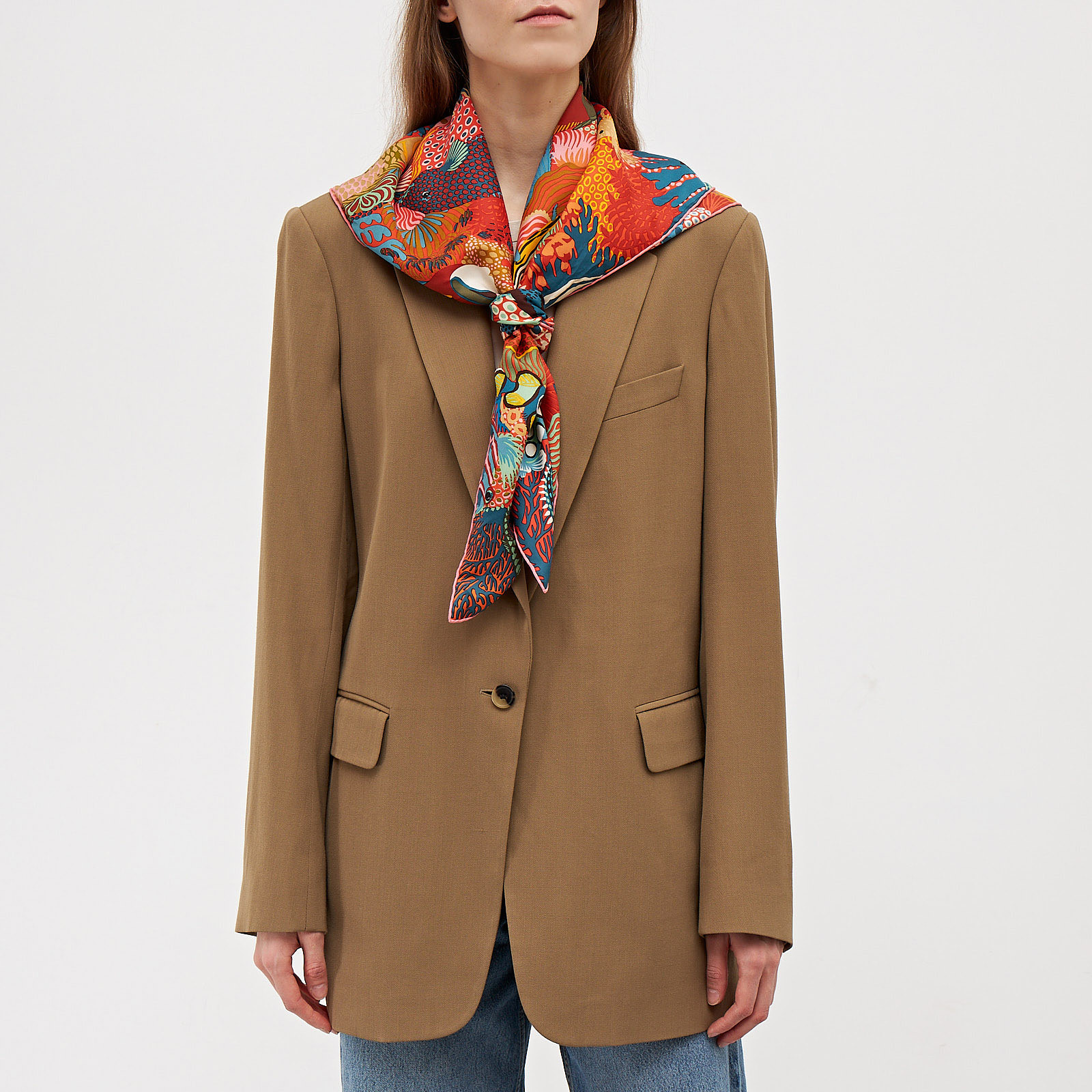 Платок оранжевого цвета Hermes - фото из каталога магазина брендовой одежды Second Friend Store Платок Hermes - купить оригинал в секонд-хенде SFS - 2