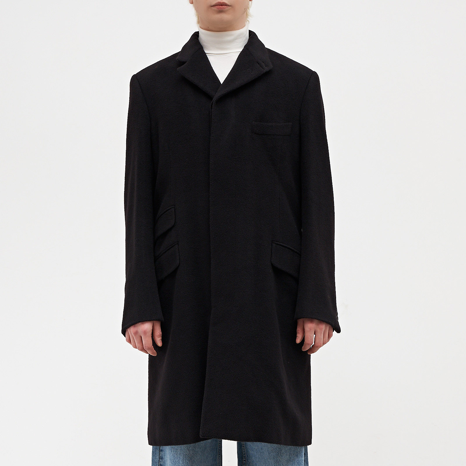 Пальто черного цвета Hermes - фото из каталога магазина брендовой одежды Second Friend Store Пальто Hermes - купить оригинал в секонд-хенде SFS - 1