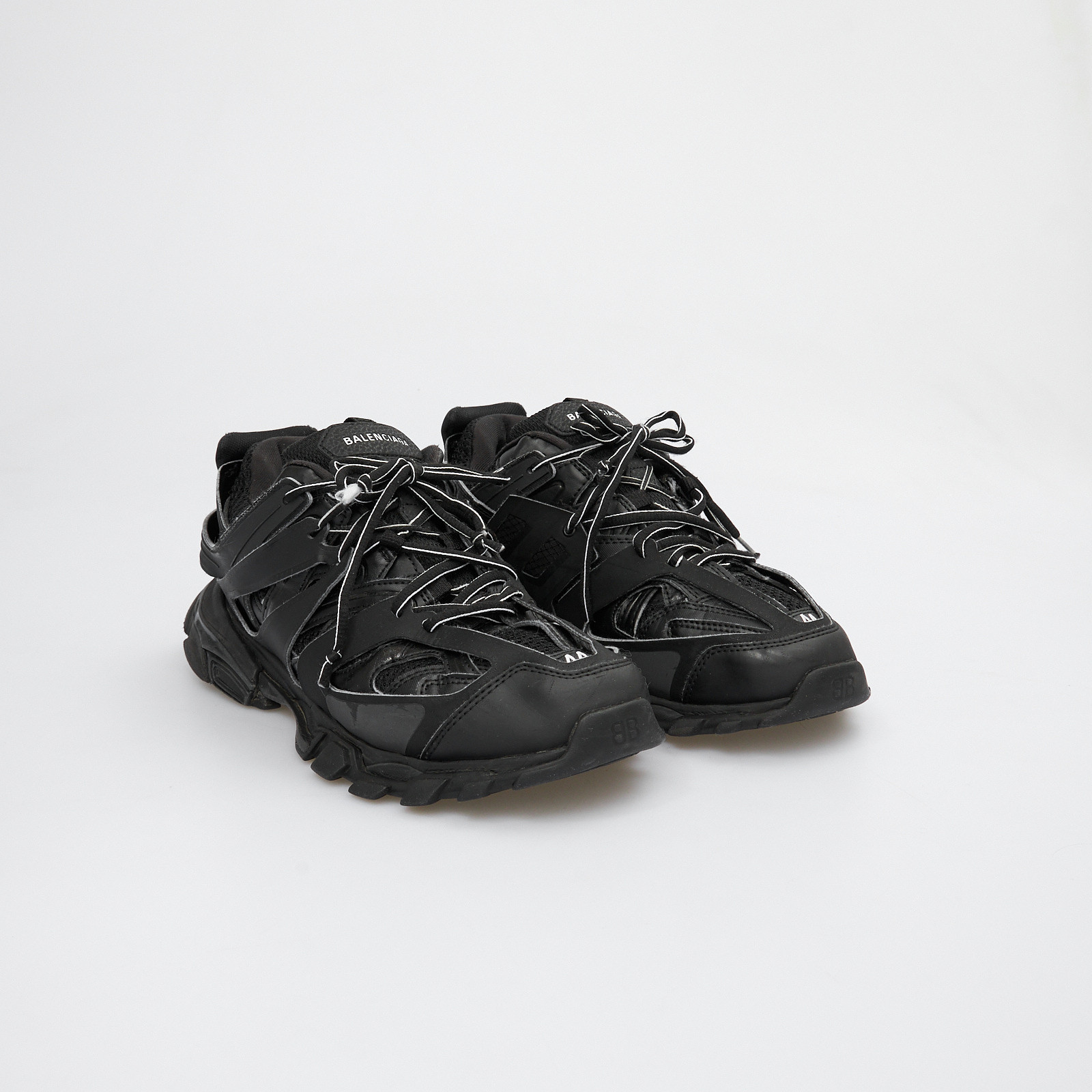 Кроссовки черного цвета Balenciaga - фото из каталога магазина брендовой одежды Second Friend Store Кроссовки Balenciaga - купить оригинал в секонд-хенде SFS - 2