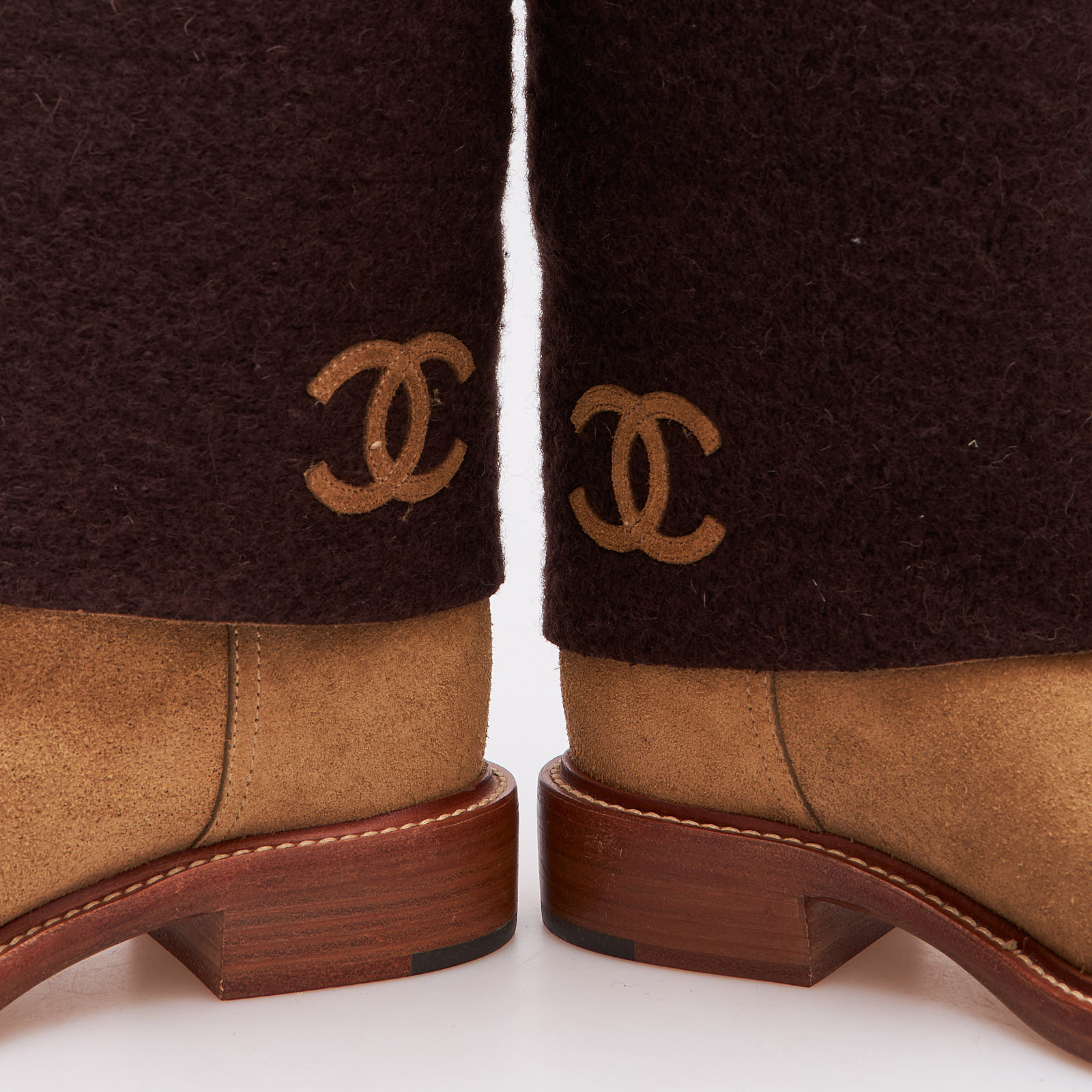 Сапоги коричневого цвета Chanel - фото из каталога магазина брендовой одежды Second Friend Store Сапоги Chanel - купить оригинал в секонд-хенде SFS - 5