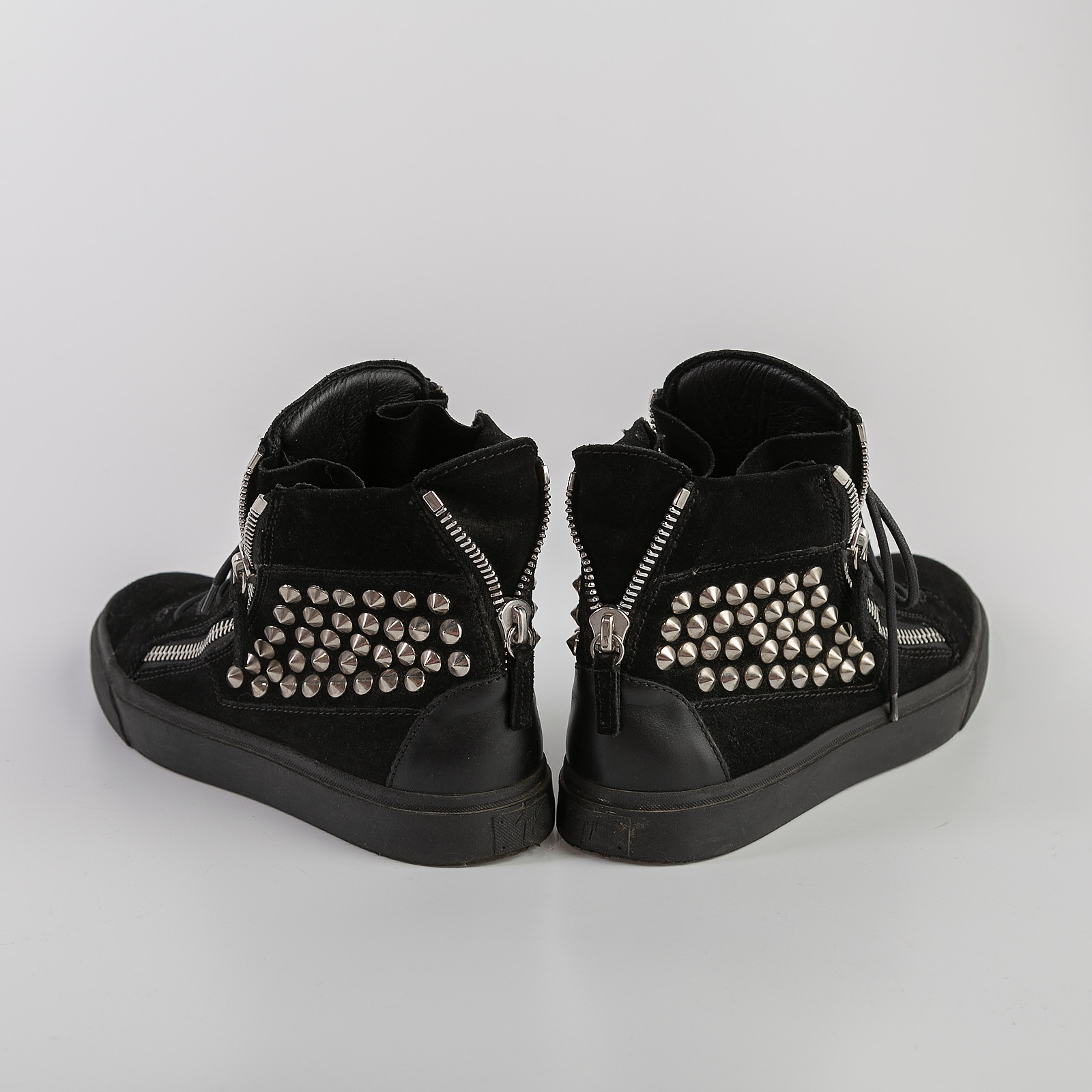 Кеды черного цвета Giuseppe Zanotti - фото из каталога магазина брендовой одежды Second Friend Store Кеды Giuseppe Zanotti - купить оригинал в секонд-хенде SFS - 3