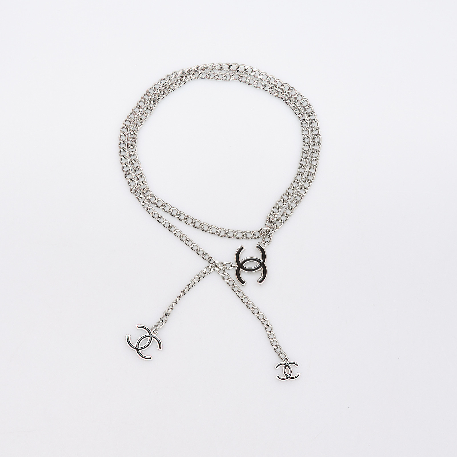 Пояс серебряного цвета Chanel - фото из каталога магазина брендовой одежды Second Friend Store Пояс Chanel - купить оригинал в секонд-хенде SFS - 1