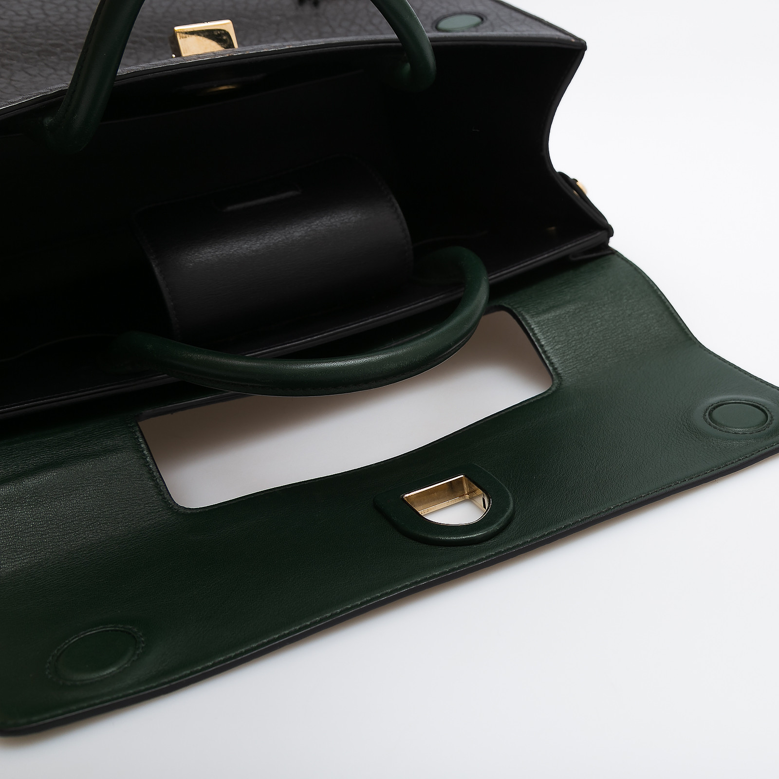 Сумка  черного цвета Christian Dior - фото из каталога магазина брендовой одежды Second Friend Store Сумка Christian Dior - купить оригинал в секонд-хенде SFS - 5