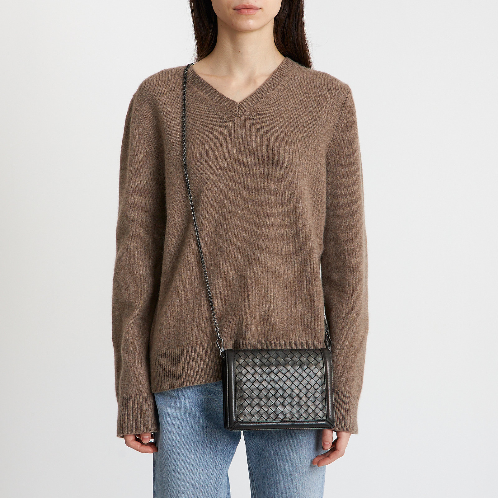 Сумка черного цвета Bottega Veneta - фото из каталога магазина брендовой одежды Second Friend Store Сумка Bottega Veneta - купить оригинал в секонд-хенде SFS - 2