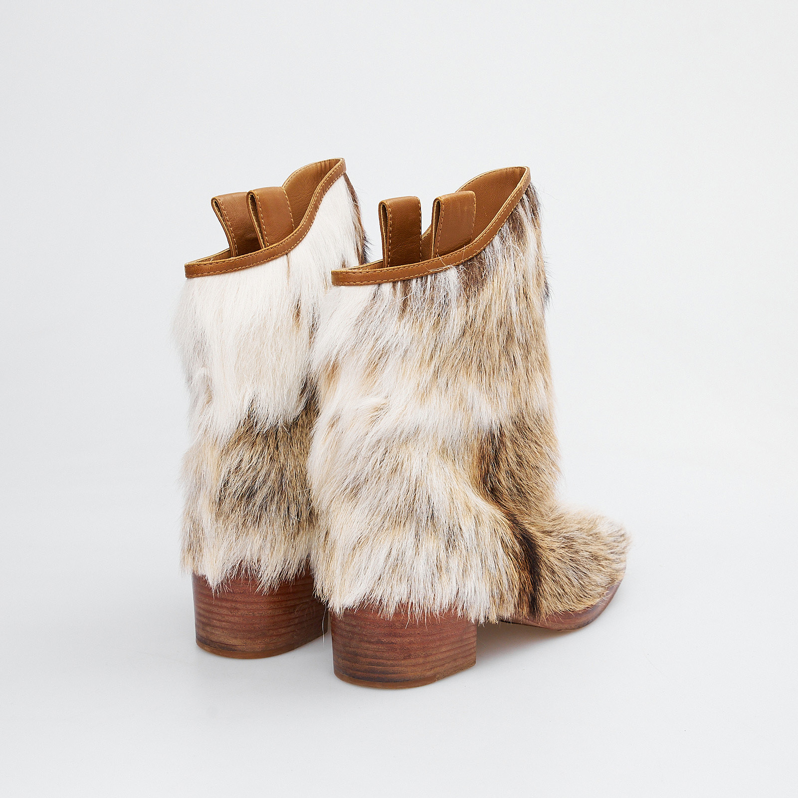 Ботильоны коричневого цвета Chanel - фото из каталога магазина брендовой одежды Second Friend Store Ботильоны Chanel - купить оригинал в секонд-хенде SFS - 3