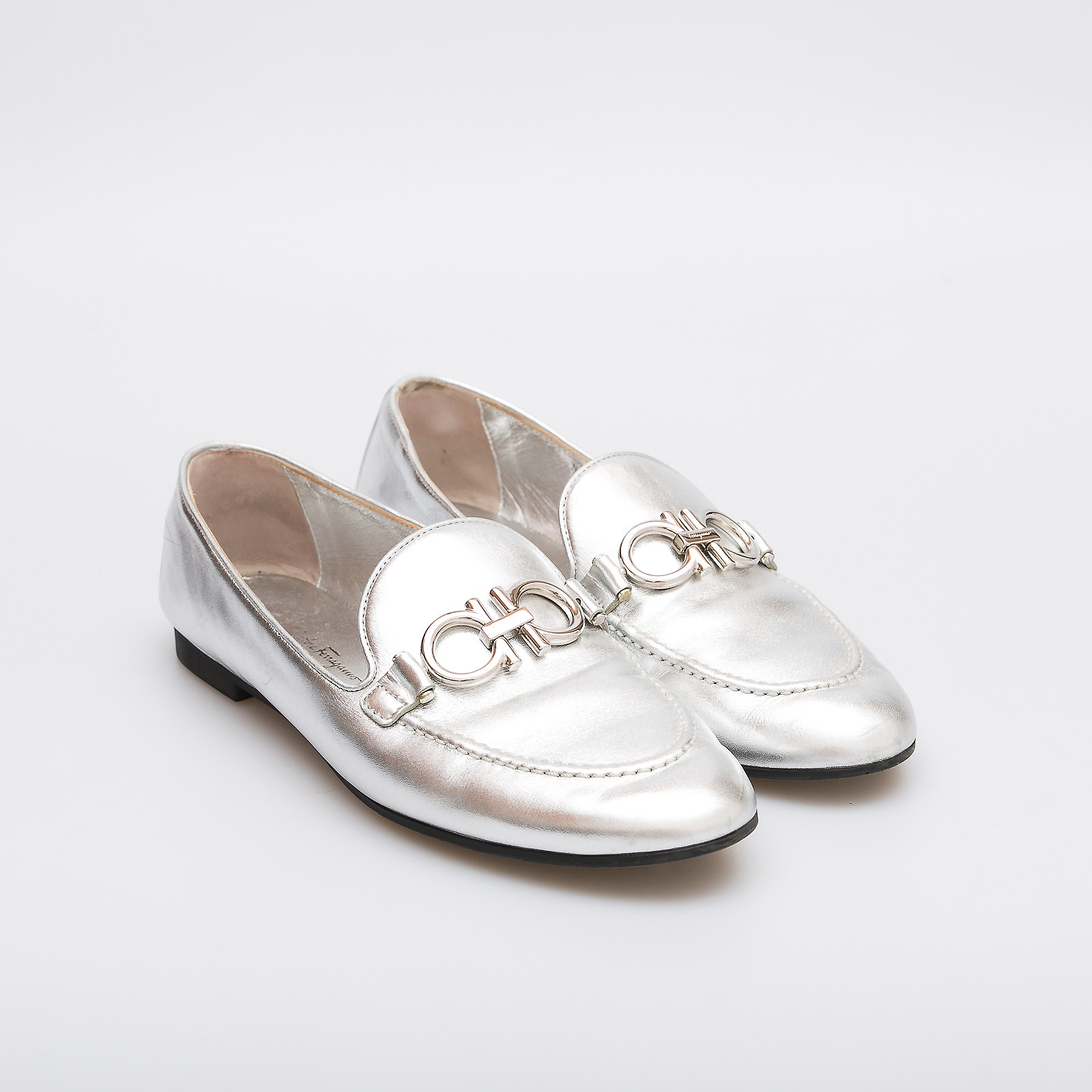 Балетки серебряного цвета Salvatore Ferragamo - фото из каталога магазина брендовой одежды Second Friend Store Балетки Salvatore Ferragamo - купить оригинал в секонд-хенде SFS - 2