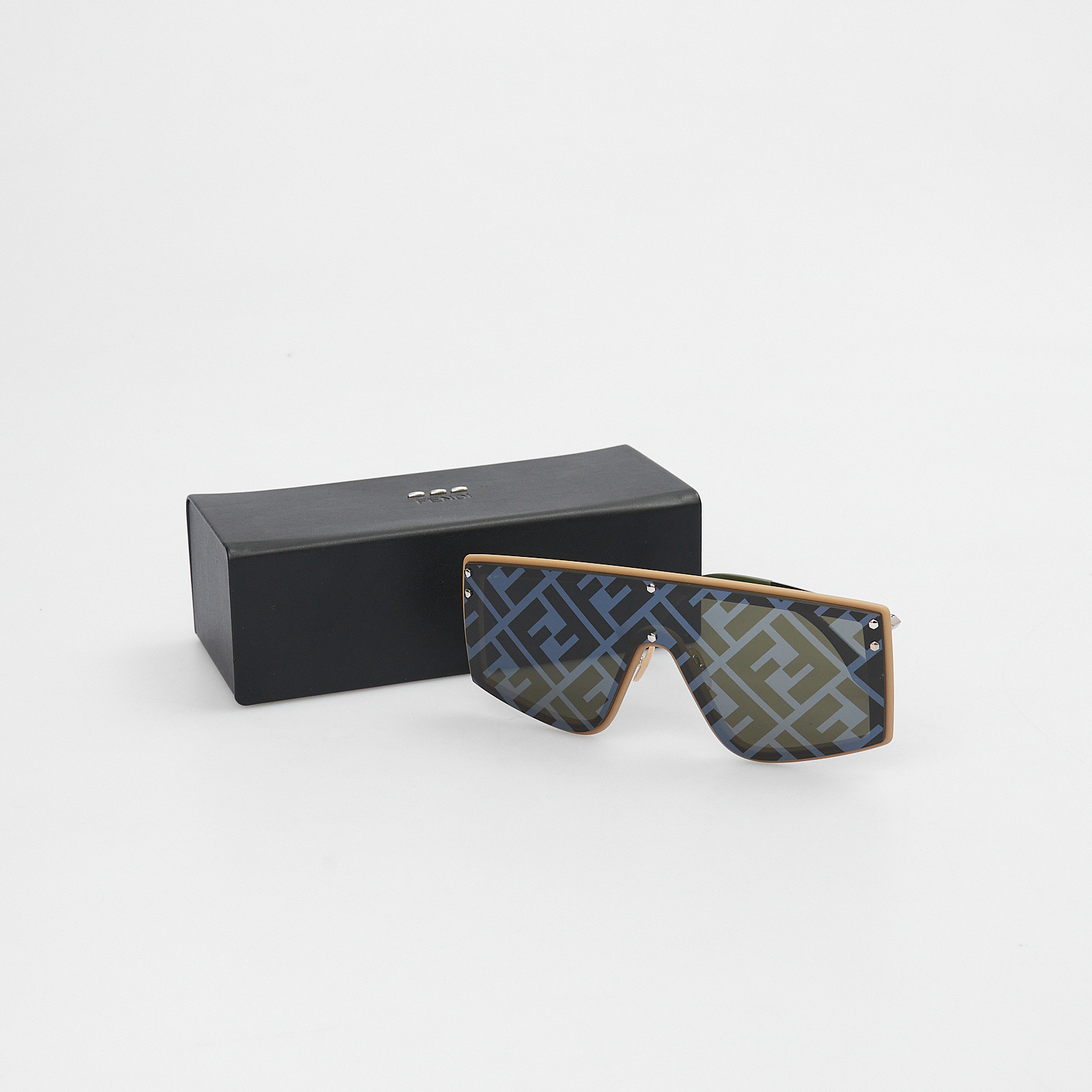 Очки  бежевого цвета Fendi - фото из каталога магазина брендовой одежды Second Friend Store Очки Fendi - купить оригинал в секонд-хенде SFS - 2
