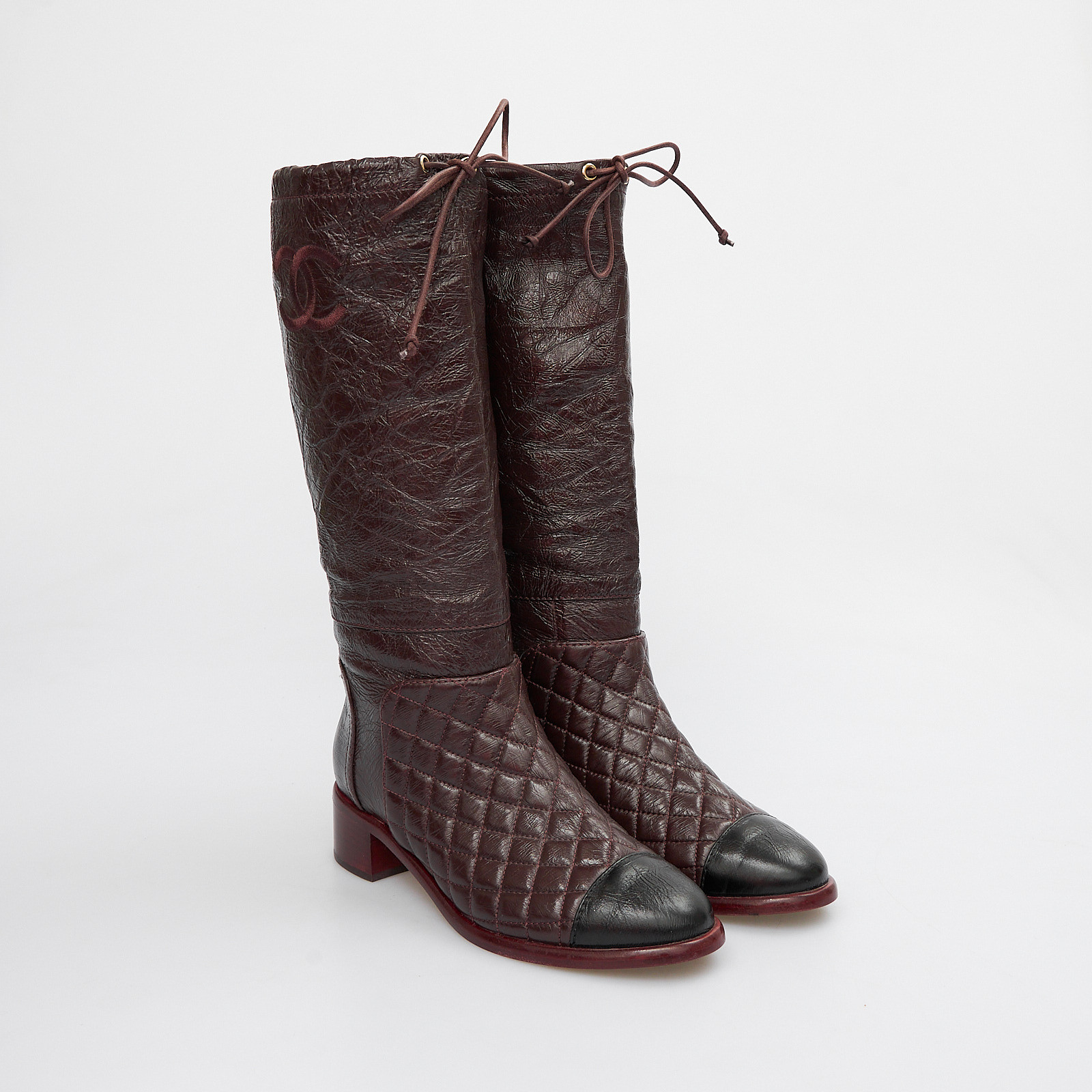 Сапоги бордового цвета Chanel - фото из каталога магазина брендовой одежды Second Friend Store Сапоги Chanel - купить оригинал в секонд-хенде SFS - 2