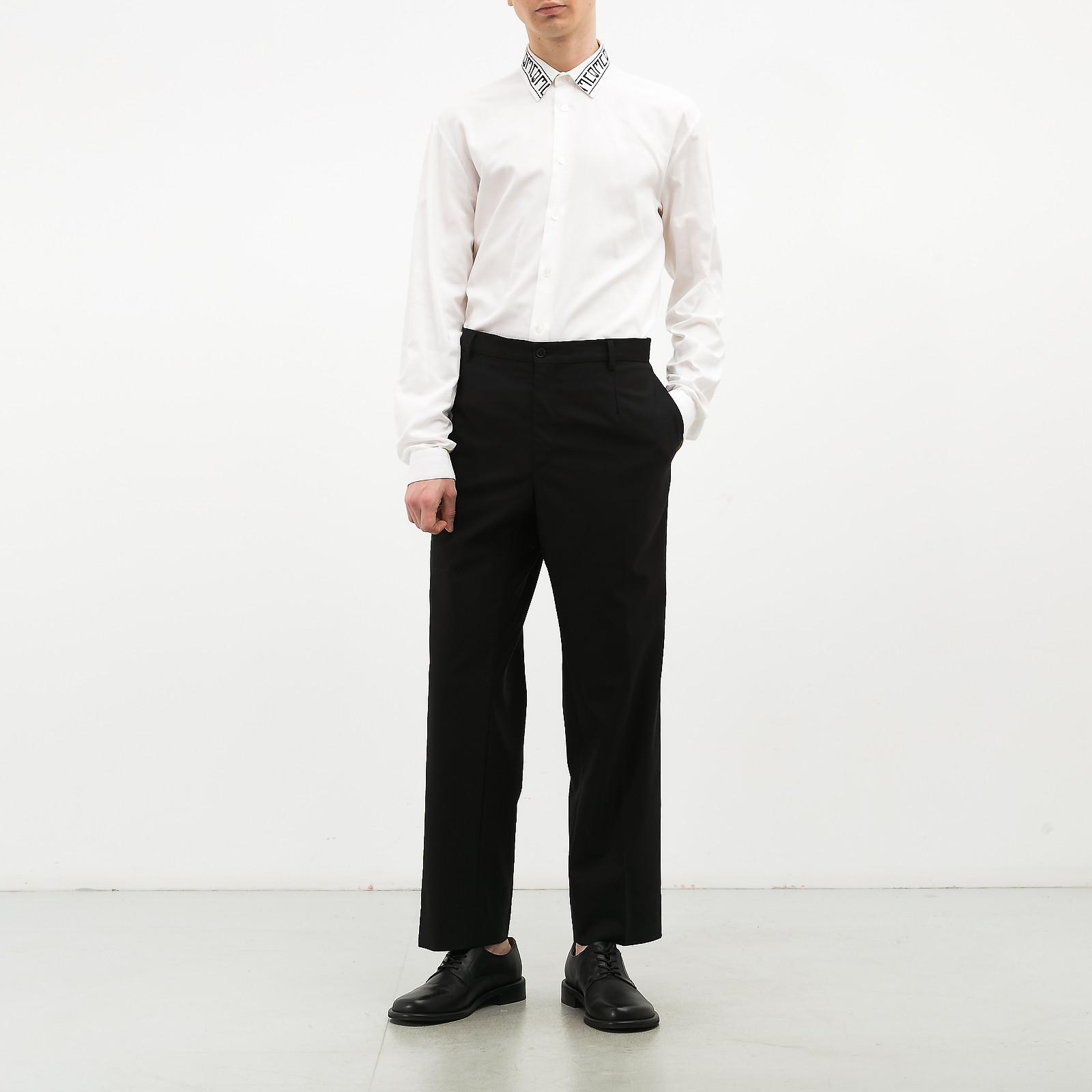 Рубашка белого цвета McQ by Alexander McQueen - фото из каталога магазина брендовой одежды Second Friend Store Рубашка McQ by Alexander McQueen - купить оригинал в секонд-хенде SFS - 3