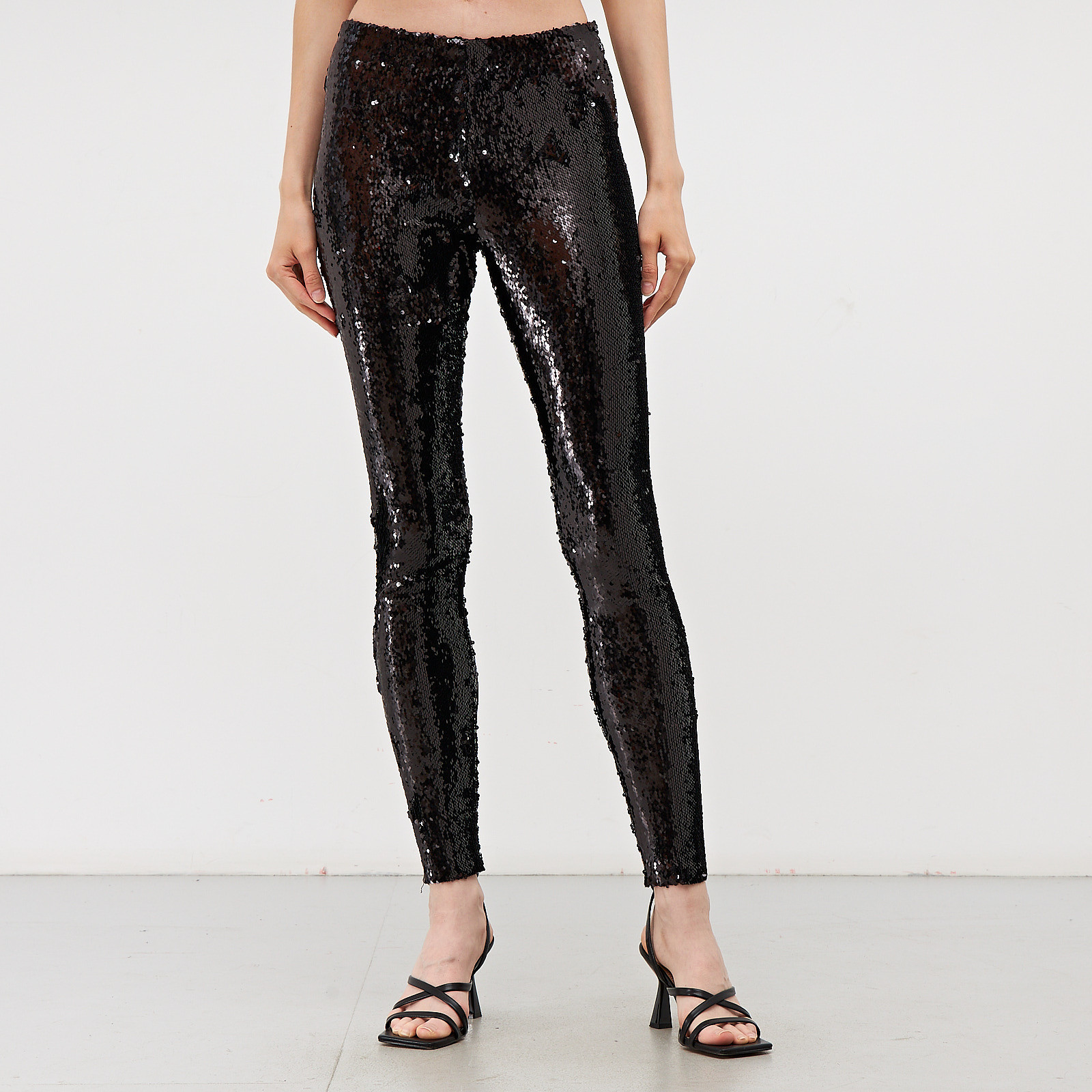 Брюки черного цвета Isabel Marant - фото из каталога магазина брендовой одежды Second Friend Store Брюки Isabel Marant - купить оригинал в секонд-хенде SFS - 1