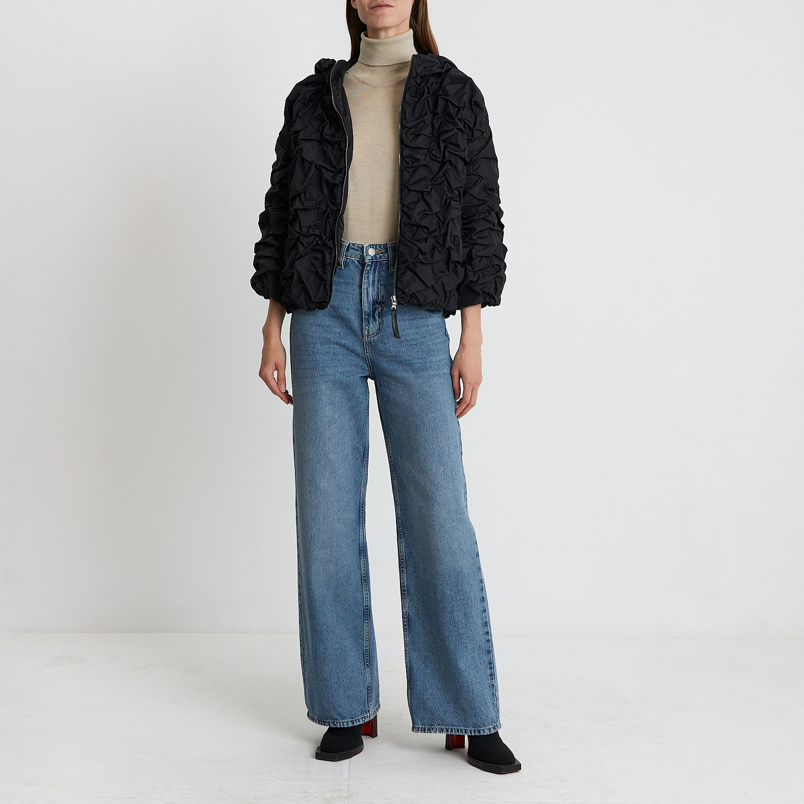 Куртка черного цвета Prada - фото из каталога магазина брендовой одежды Second Friend Store Куртка Prada - купить оригинал в секонд-хенде SFS - 2