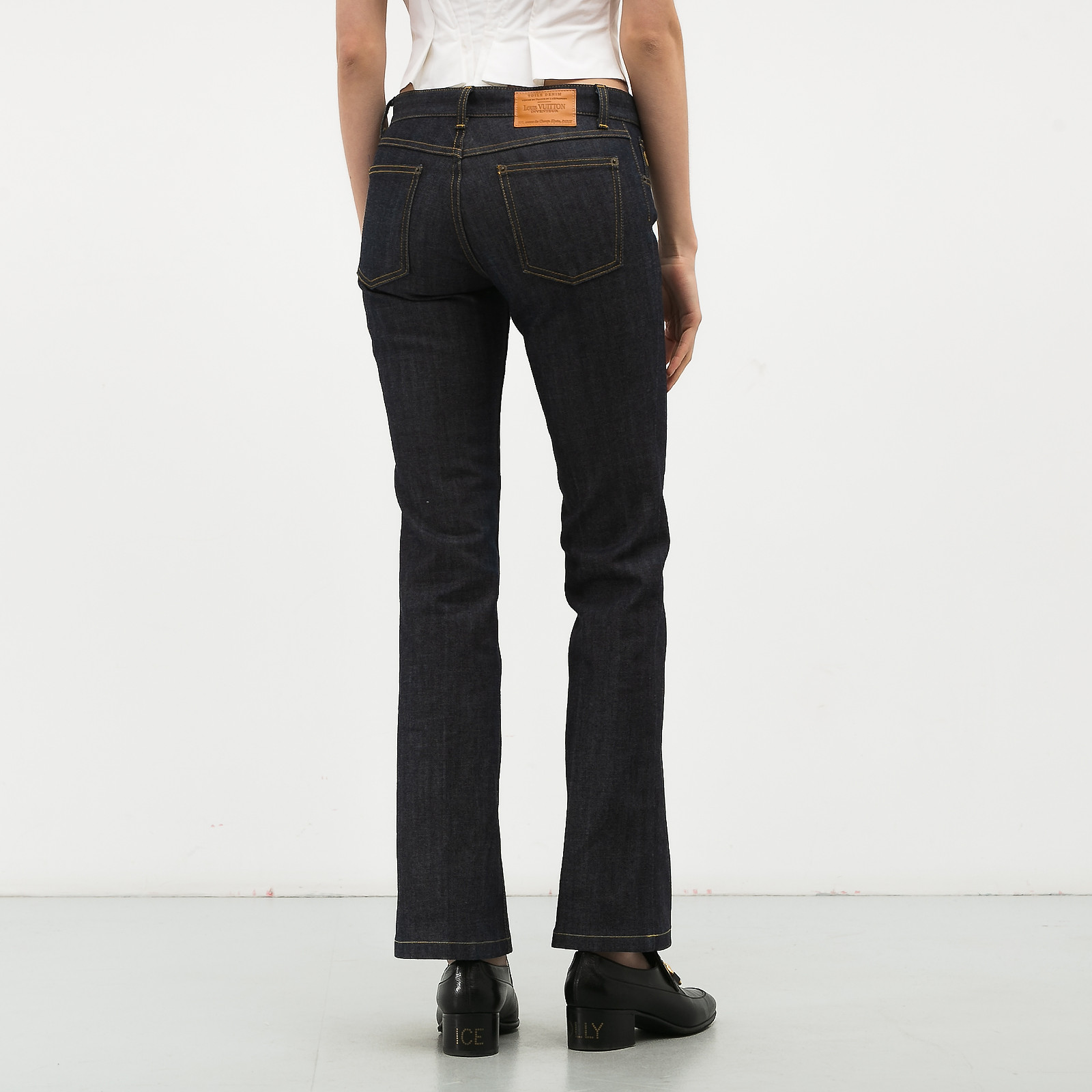 Джинсы  синего цвета Louis Vuitton - фото из каталога магазина брендовой одежды Second Friend Store Джинсы Louis Vuitton - купить оригинал в секонд-хенде SFS - 3