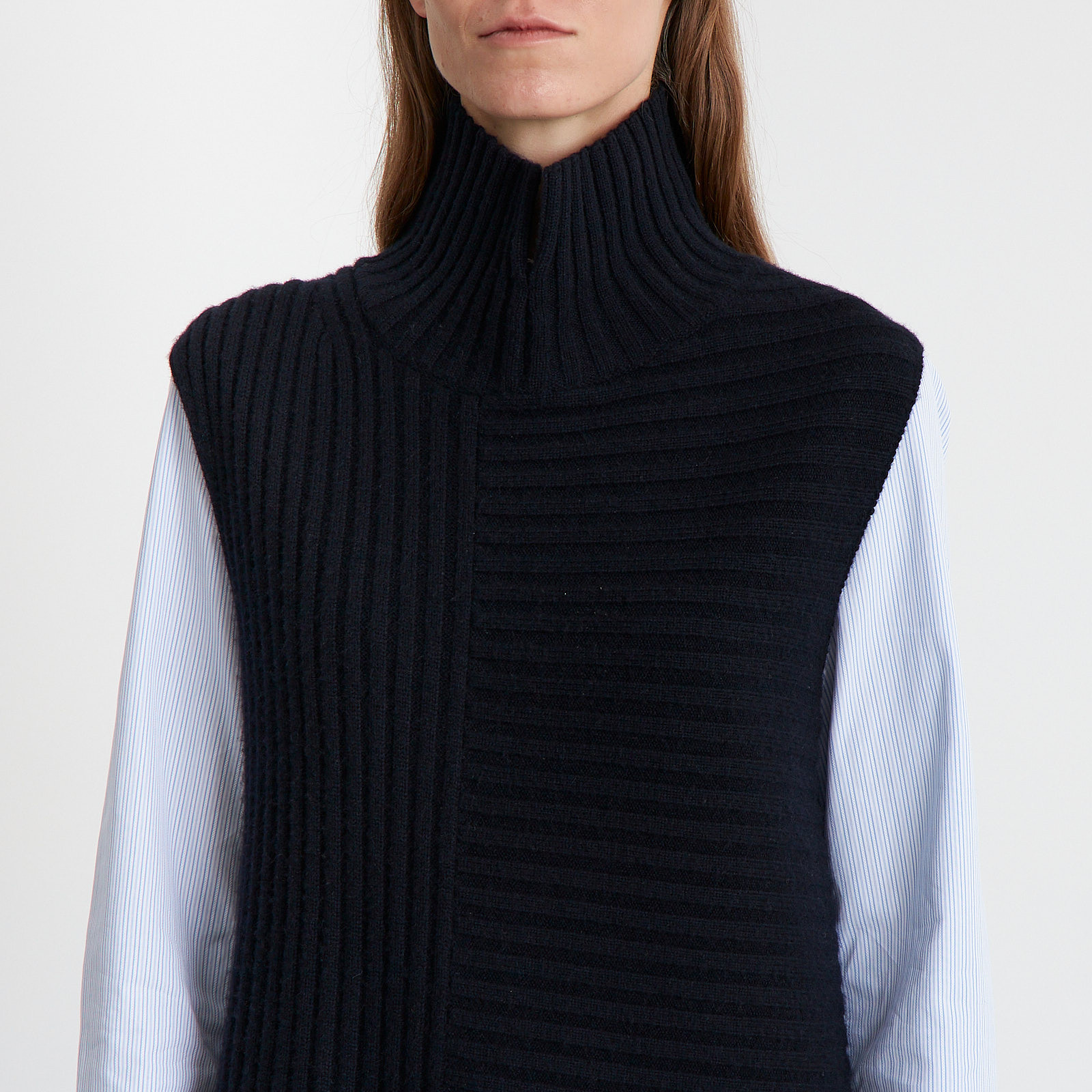 Жилет синего цвета Celine - фото из каталога магазина брендовой одежды Second Friend Store Жилет Celine - купить оригинал в секонд-хенде SFS - 4