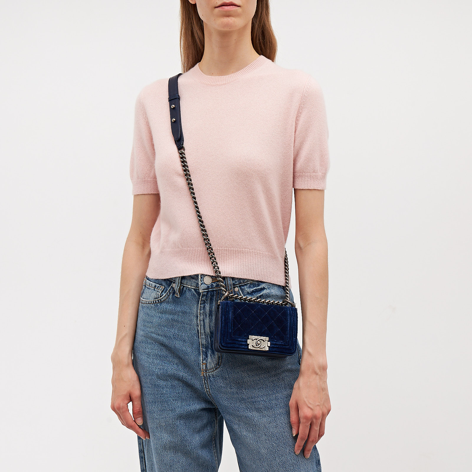 Сумка  синего цвета Chanel - фото из каталога магазина брендовой одежды Second Friend Store Сумка Chanel - купить оригинал в секонд-хенде SFS - 2