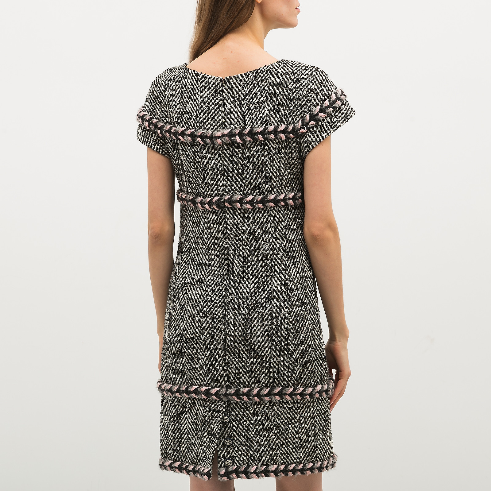 Платье черного цвета Chanel - фото из каталога магазина брендовой одежды Second Friend Store Платье Chanel - купить оригинал в секонд-хенде SFS - 2