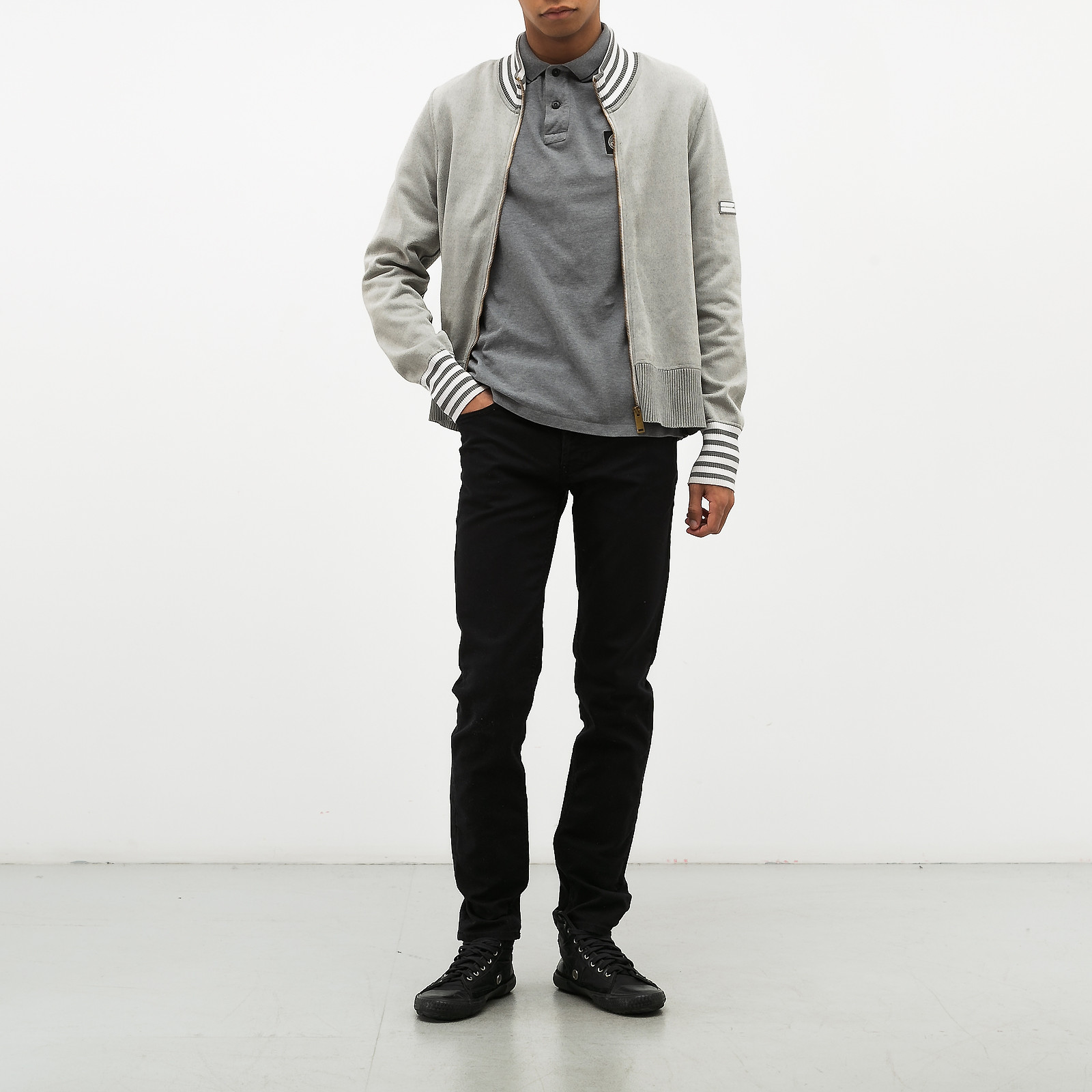 Джемпер серого цвета Stone Island - фото из каталога магазина брендовой одежды Second Friend Store Джемпер Stone Island - купить оригинал в секонд-хенде SFS - 2