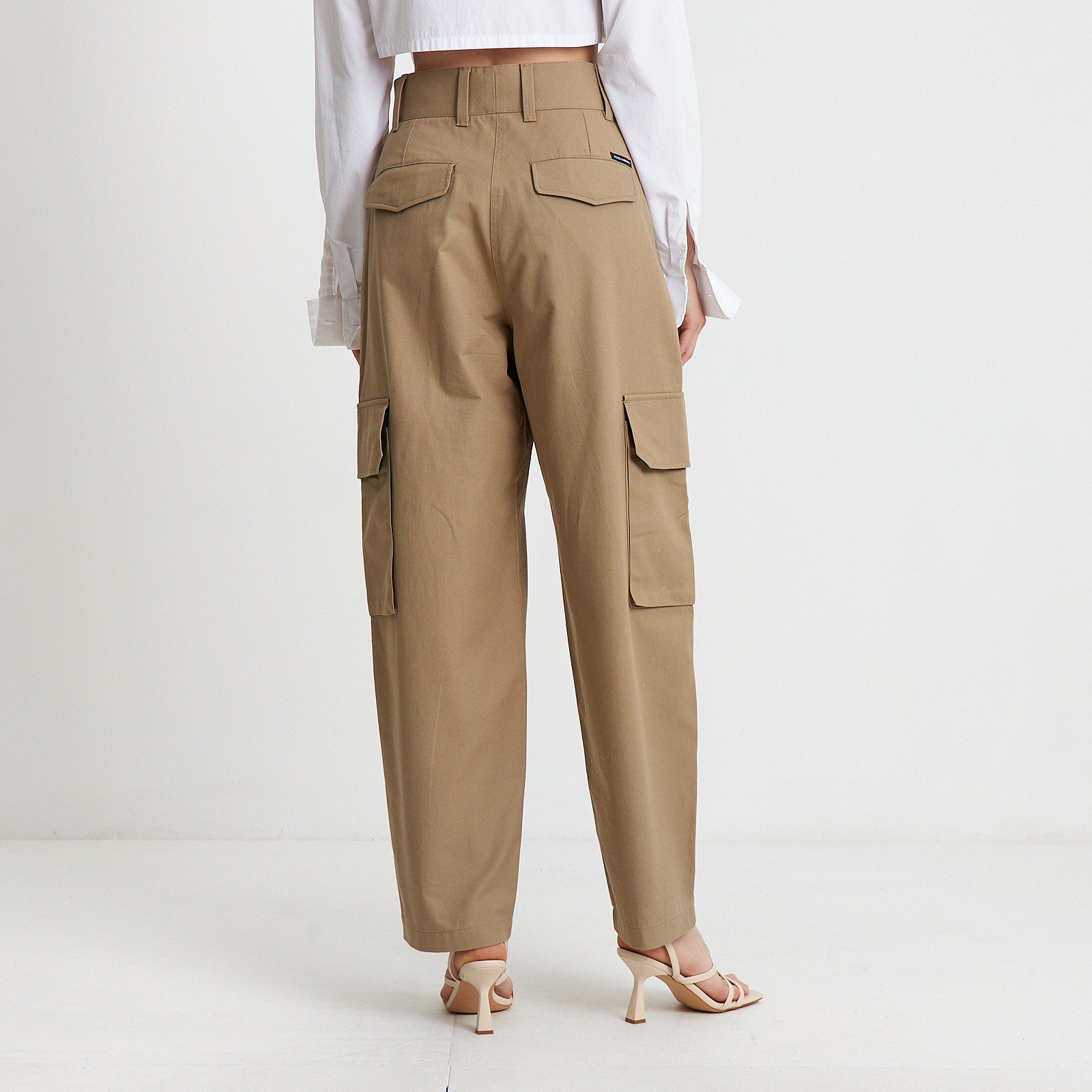 Брюки бежевого цвета Dolce&Gabbana - фото из каталога магазина брендовой одежды Second Friend Store Брюки Dolce&Gabbana - купить оригинал в секонд-хенде SFS - 3