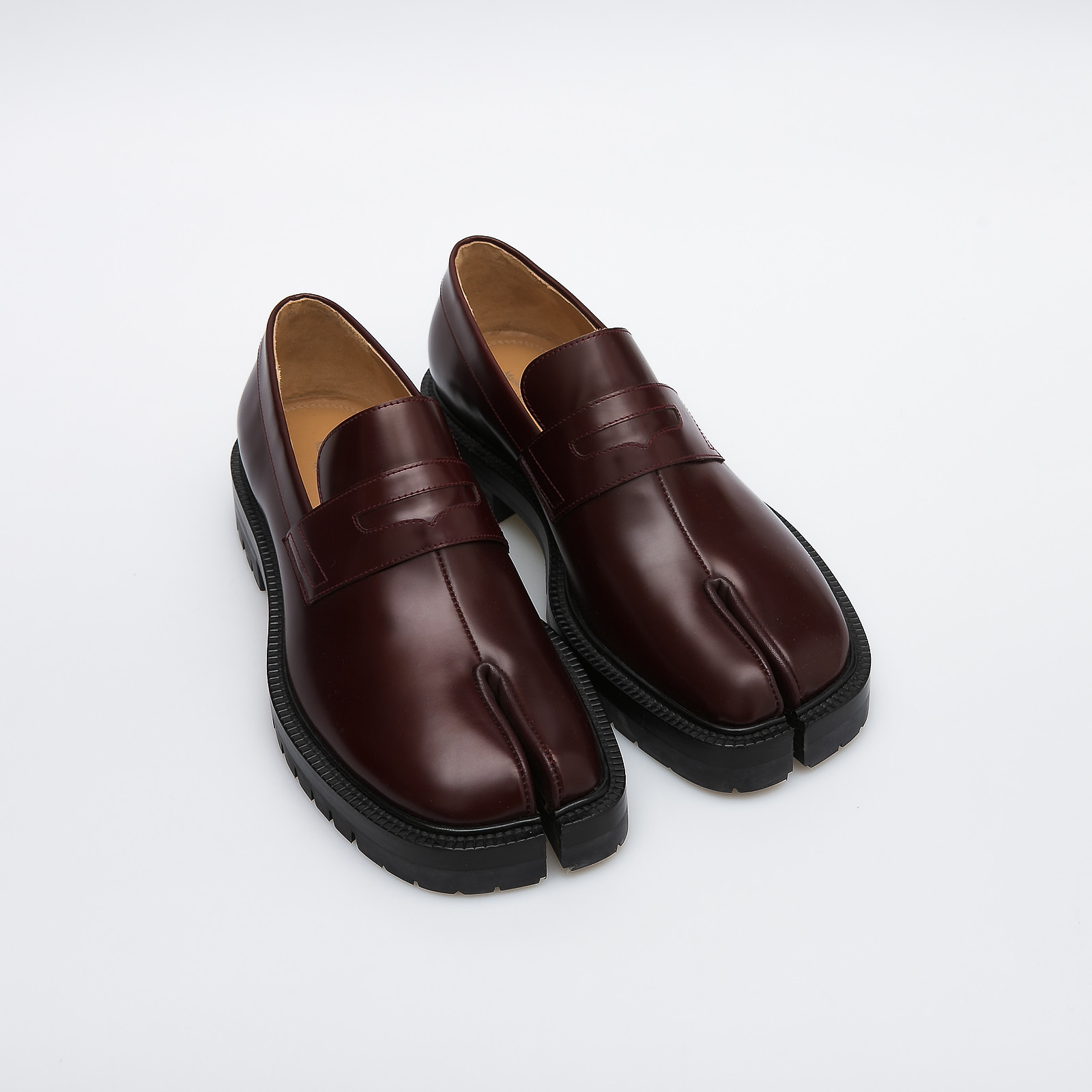 Лоферы бордового цвета Maison Martin Margiela - фото из каталога магазина брендовой одежды Second Friend Store Лоферы Maison Martin Margiela - купить оригинал в секонд-хенде SFS - 2