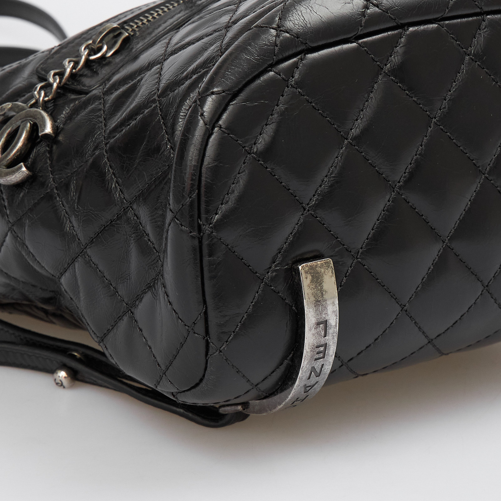 Рюкзак черного цвета Chanel - фото из каталога магазина брендовой одежды Second Friend Store Рюкзак Chanel - купить оригинал в секонд-хенде SFS - 6