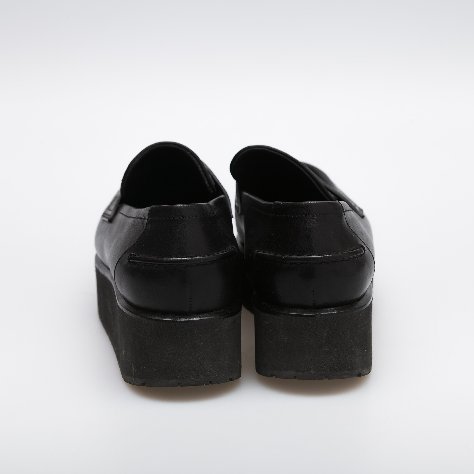 Лоферы черного цвета Bottega Veneta - фото из каталога магазина брендовой одежды Second Friend Store Лоферы Bottega Veneta - купить оригинал в секонд-хенде SFS - 3