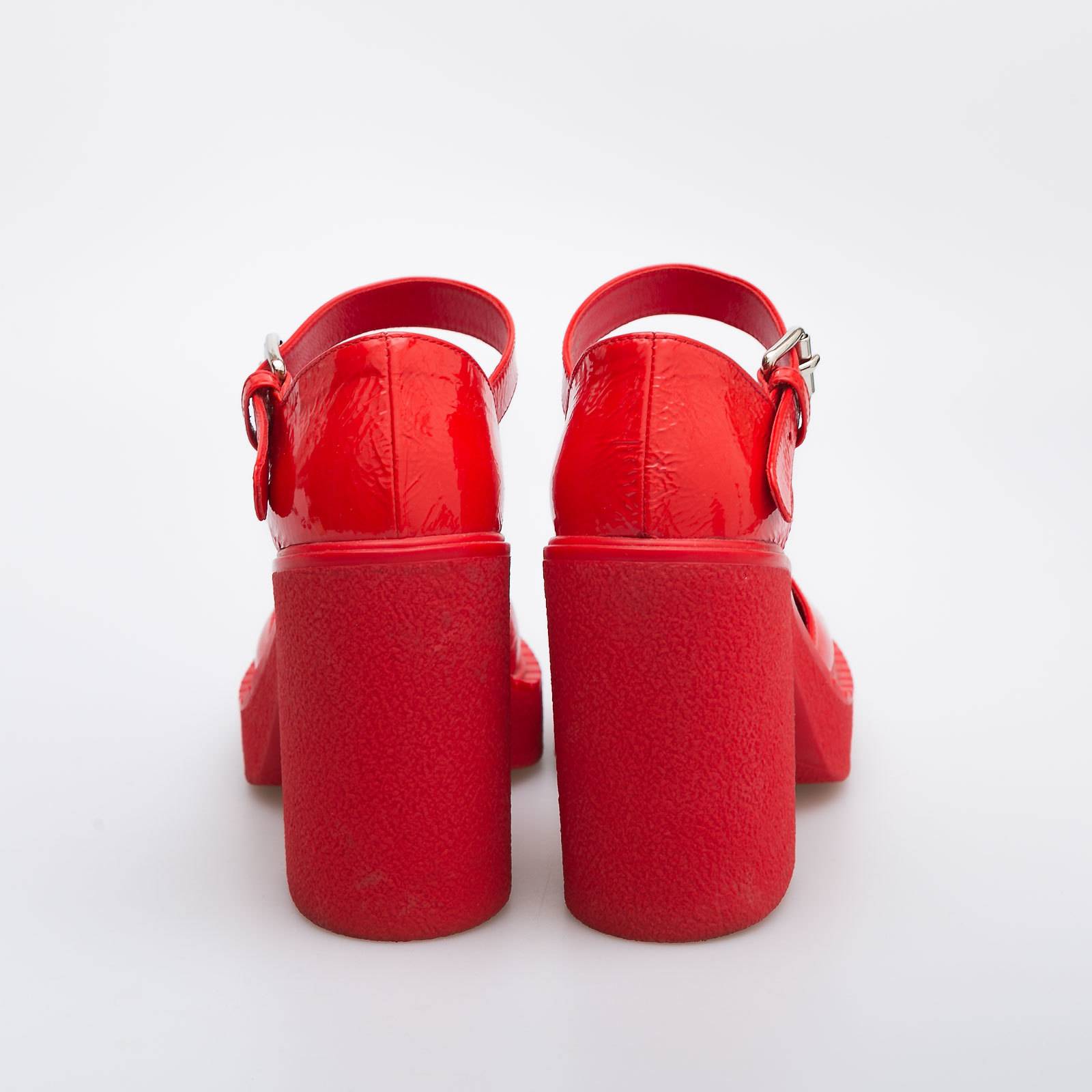 Туфли красного цвета Prada - фото из каталога магазина брендовой одежды Second Friend Store Туфли Prada - купить оригинал в секонд-хенде SFS - 5