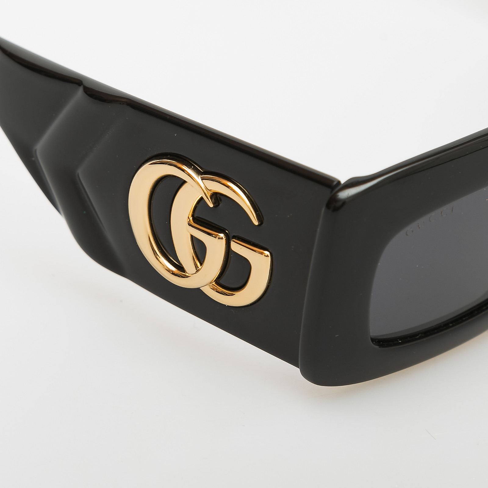 Очки черного цвета Gucci - фото из каталога магазина брендовой одежды Second Friend Store Очки Gucci - купить оригинал в секонд-хенде SFS - 4