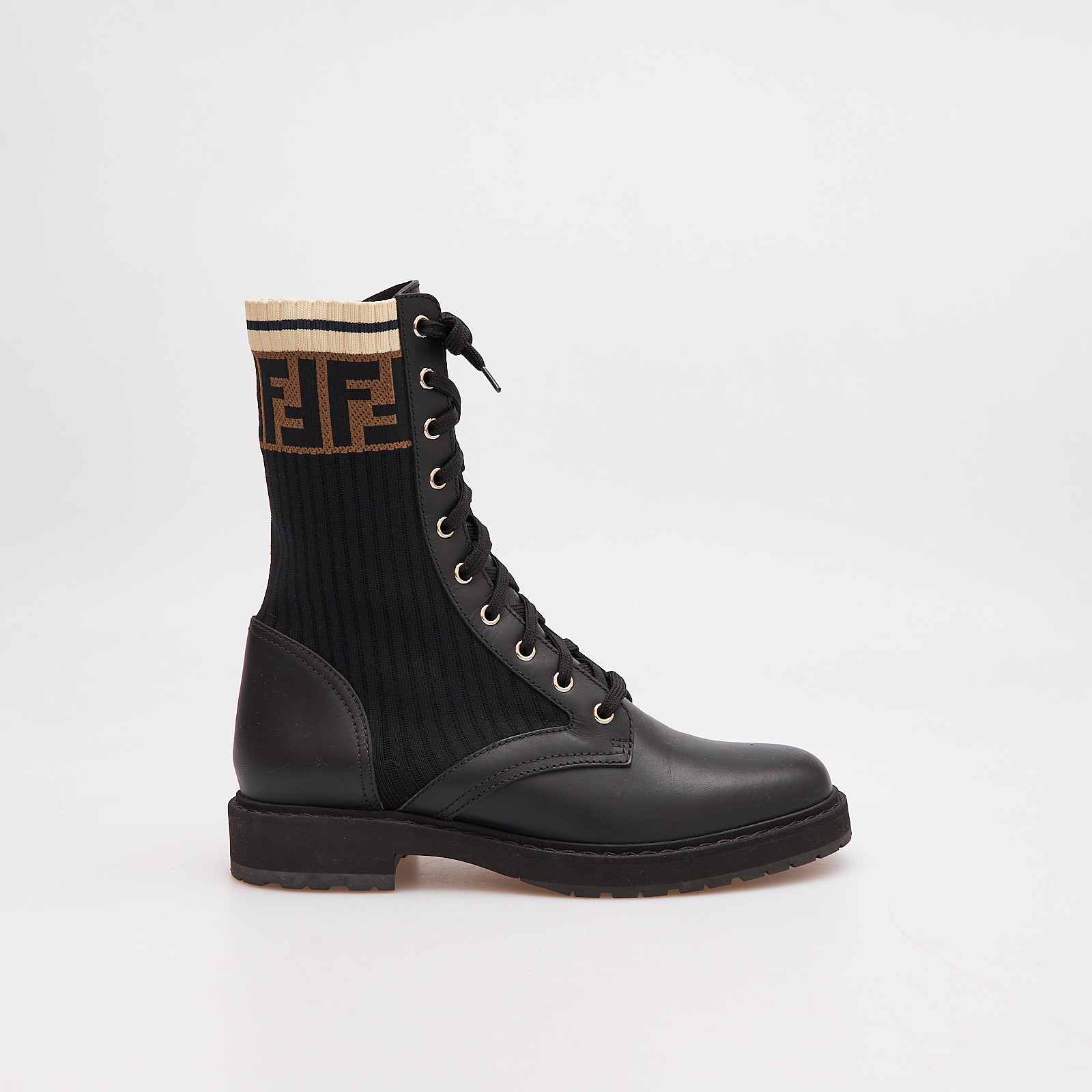 Ботинки черного цвета Fendi - фото из каталога магазина брендовой одежды Second Friend Store Ботинки Fendi - купить оригинал в секонд-хенде SFS - 1